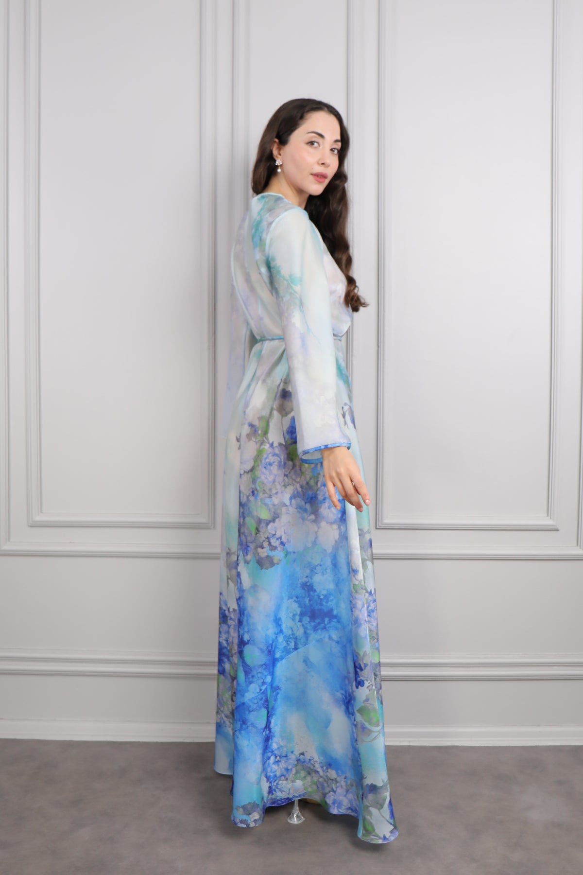 فستان شيفون بطبعات زهور وحزام عالخصر مقاس كبير -ازرق