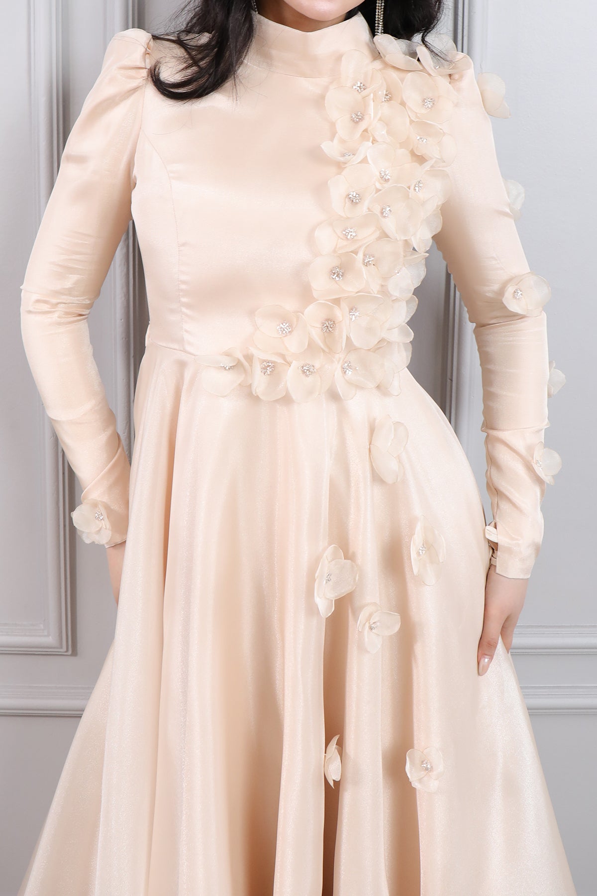 فستان سهرة شيفون للمحجبات بتفاصيل زهور -بيج