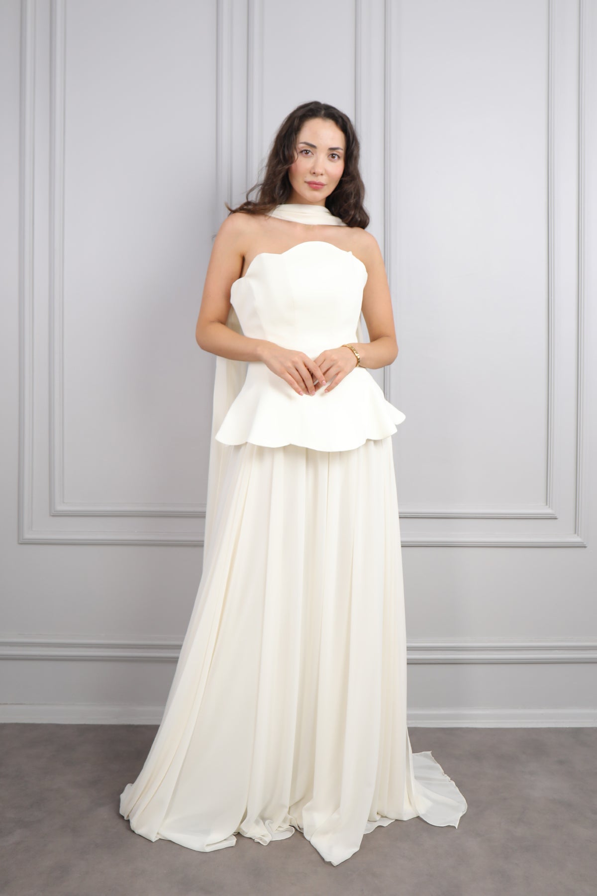 فستان سهرة سترابلس بتفاصيل كورسيه وتنورة شيفون -ابيض