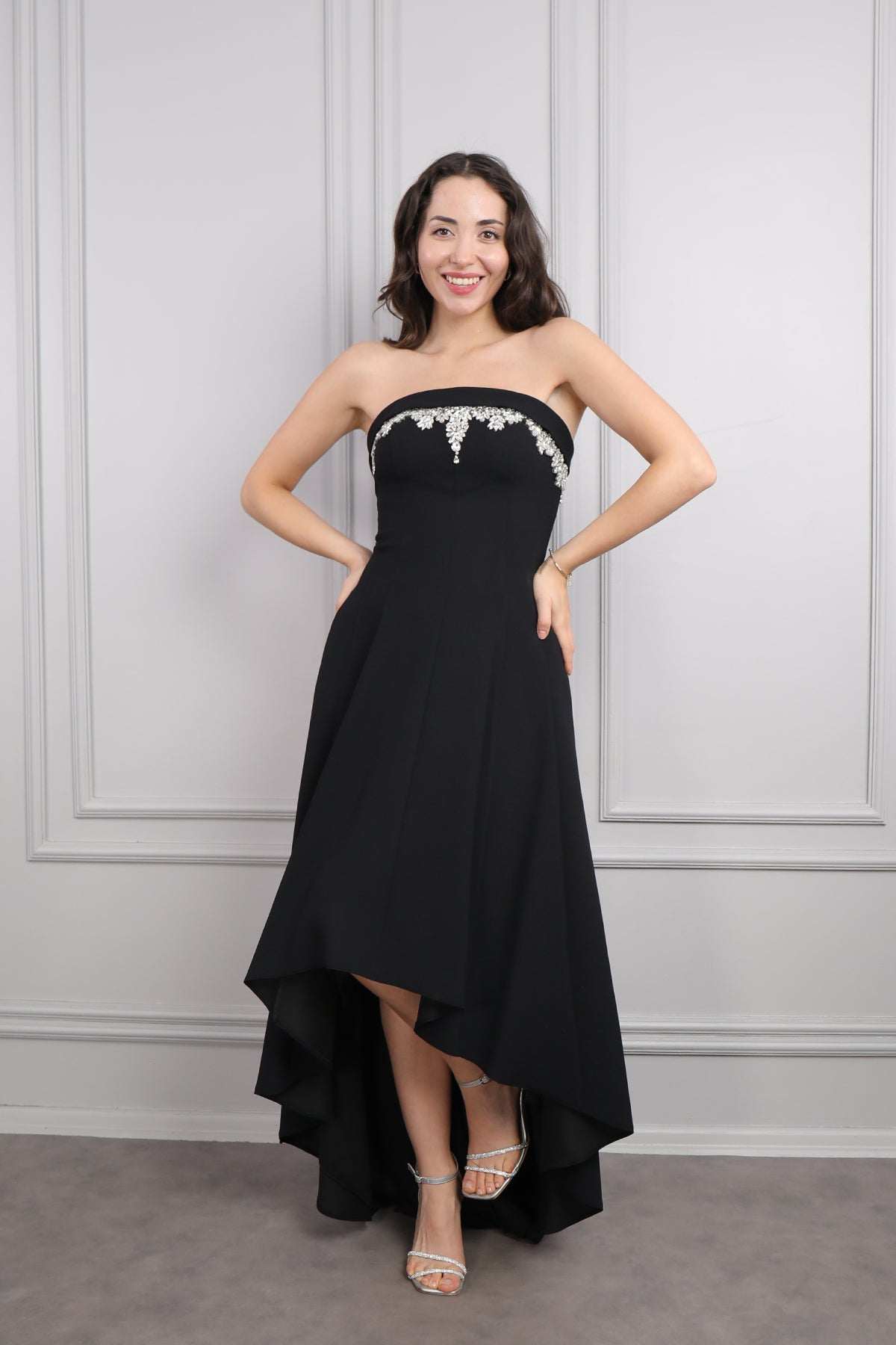 فستان سهرة سترابلس بتطريزات كريستالية -اسود