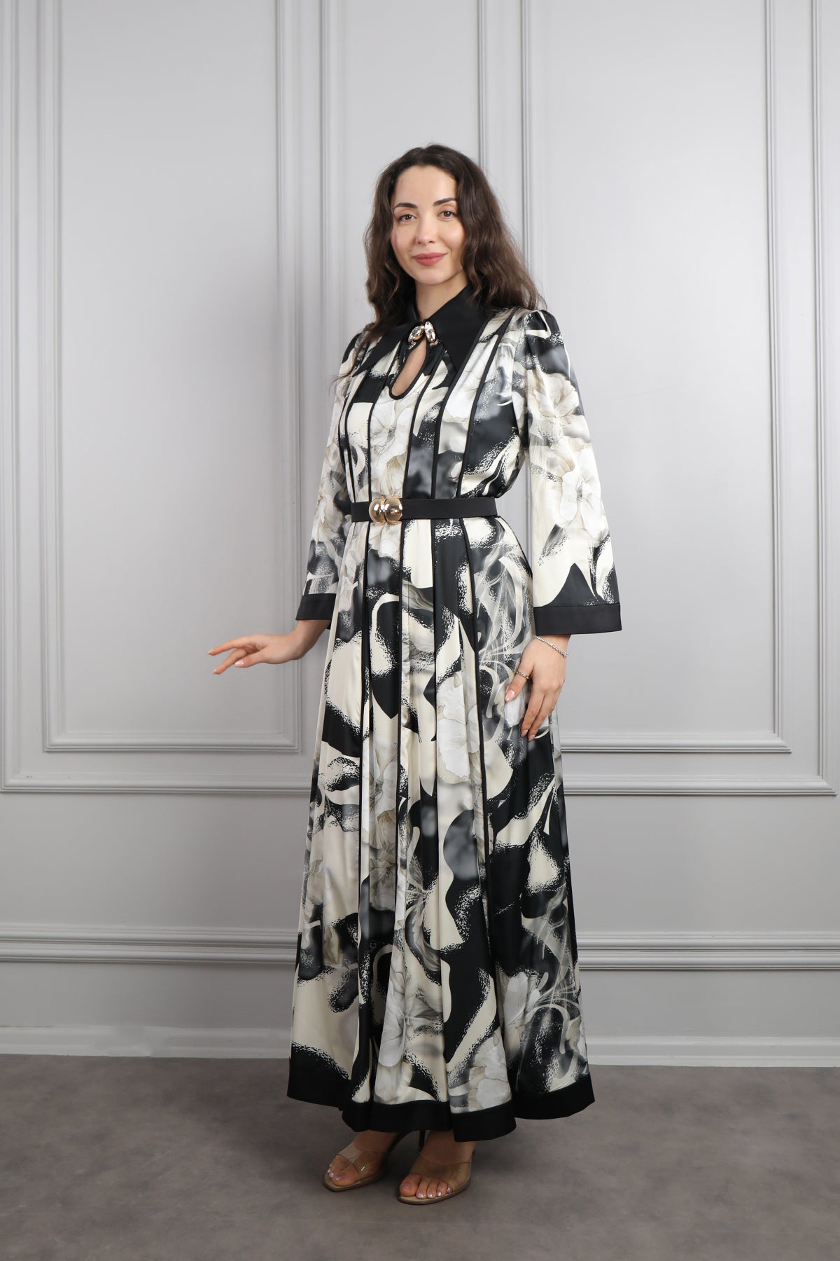 فستان ساتان منقش بورود مع حزام عالخصر مقاس كبير -اسود