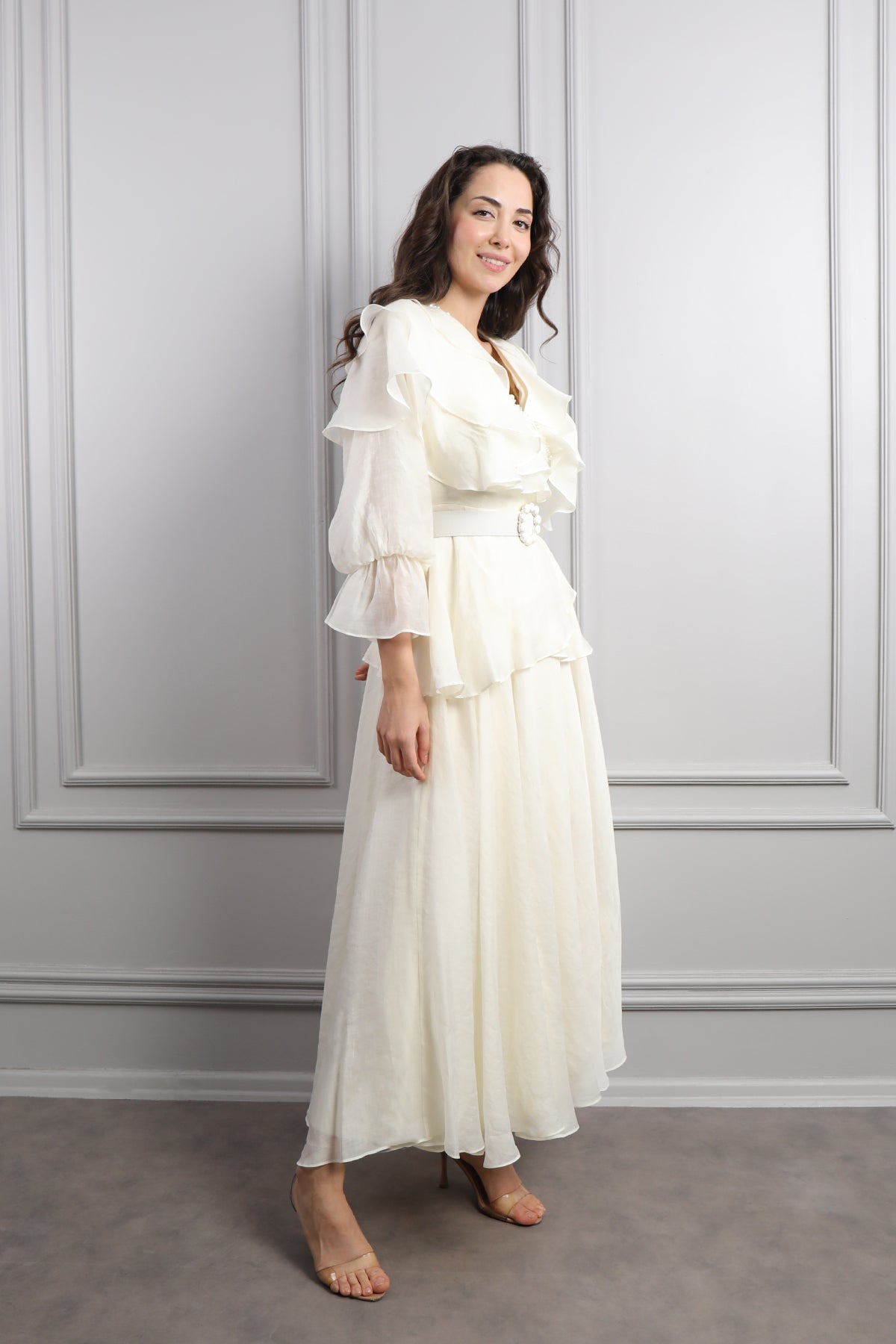 فستان بكشكشات وتطريزات خرزية مع حزام عالخصر -سكري