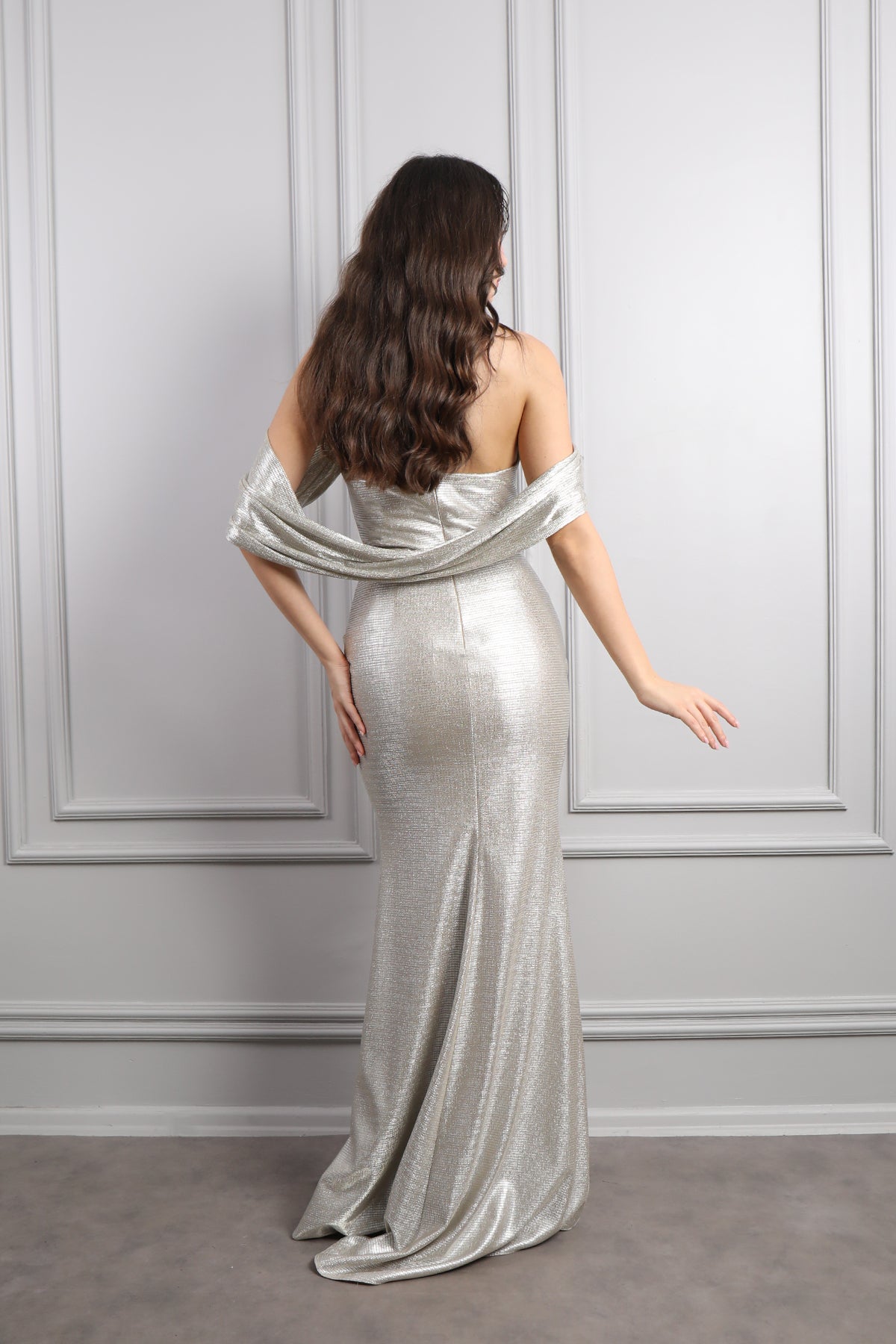 فستان سهرة لامع بتصميم سترابلس وطبقات -بيج