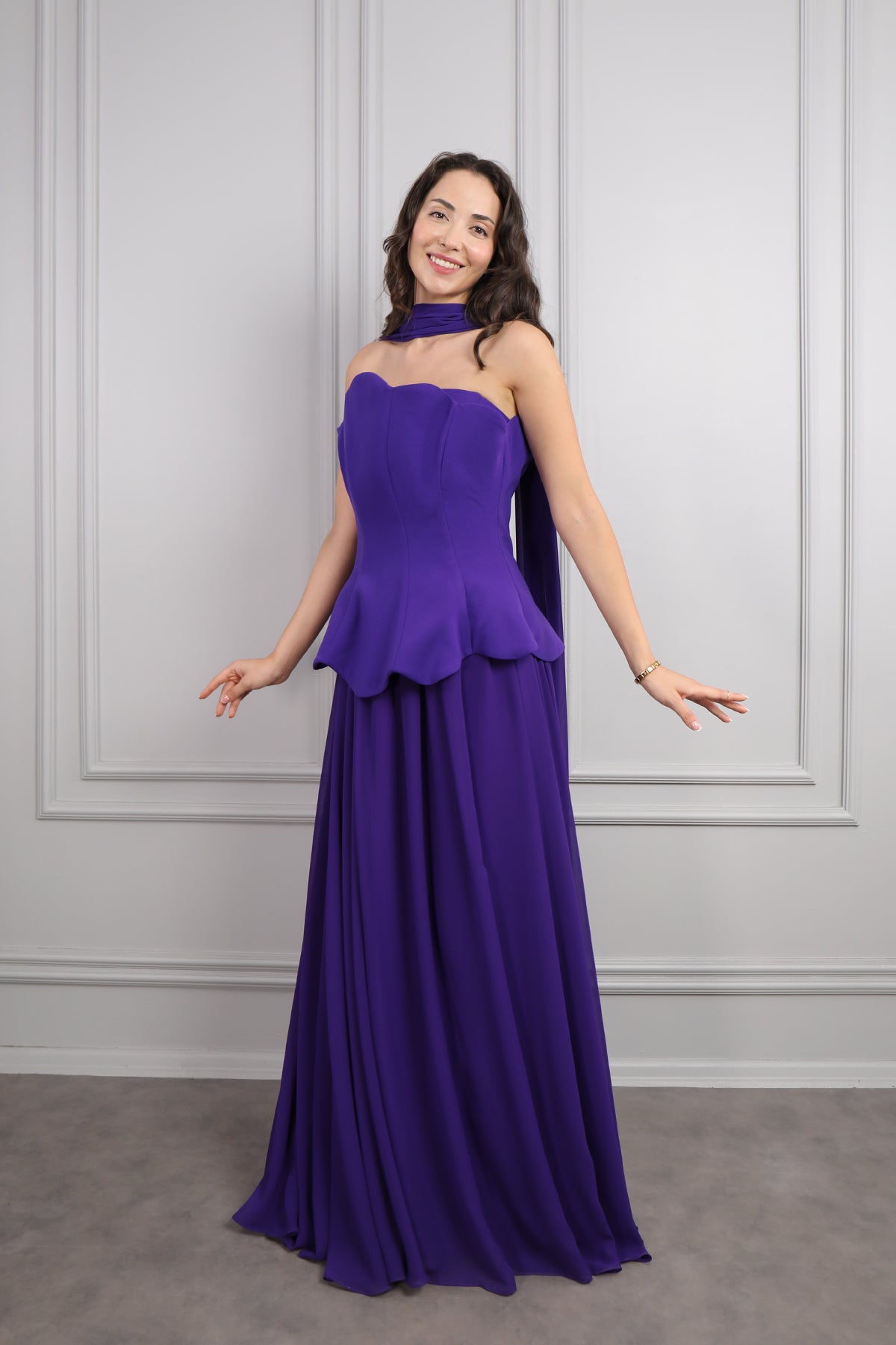 فستان سهرة سترابلس بتفاصيل كورسيه وتنورة شيفون -موفي