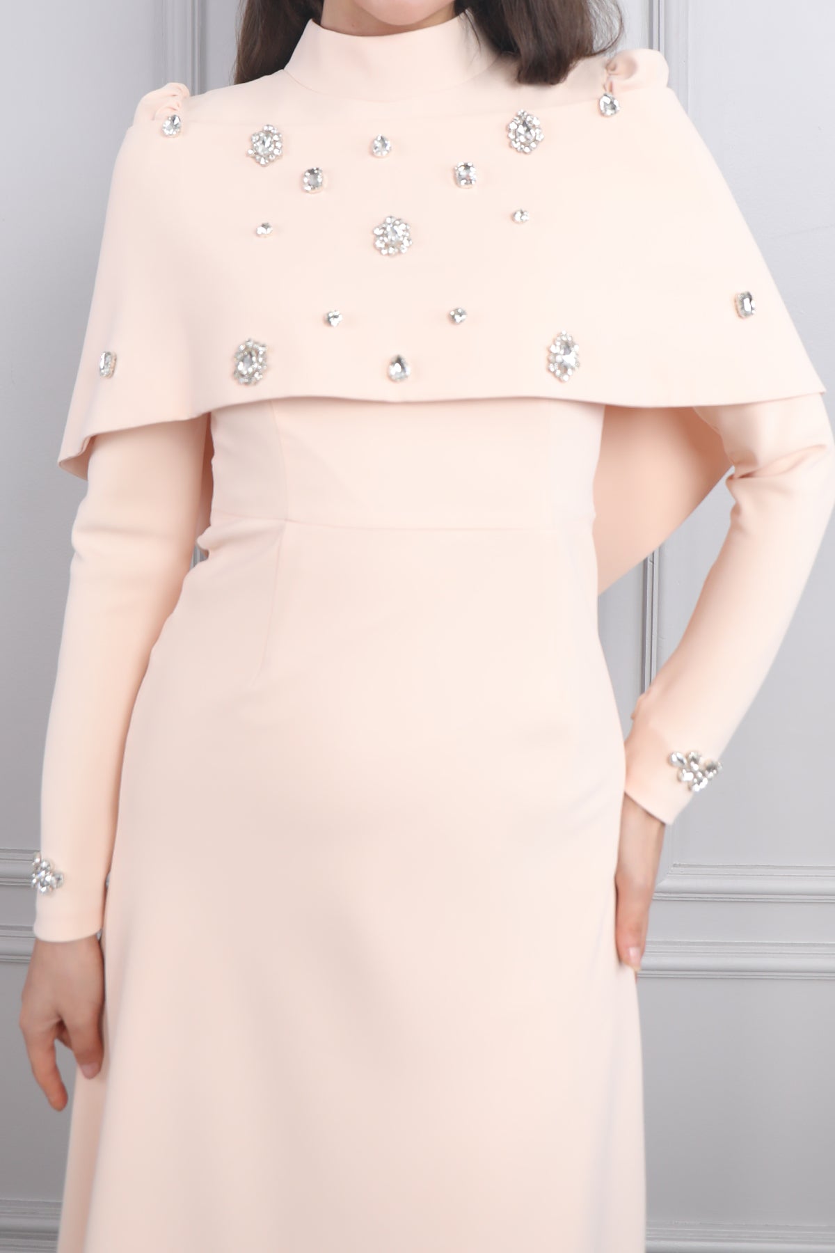 فستان سهرة خناقي للمحجبات بتطريزات كريستالية -مشمشي