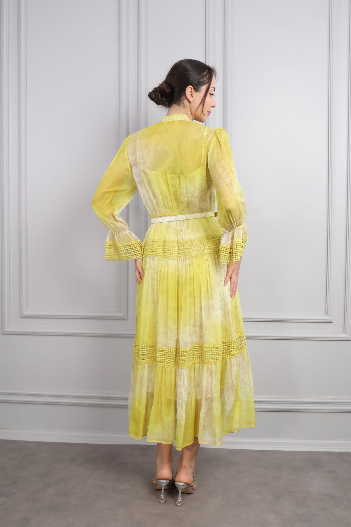 فستان شيفون بازرار امامية وحزام عالخصر مقاس كبير -اصفر