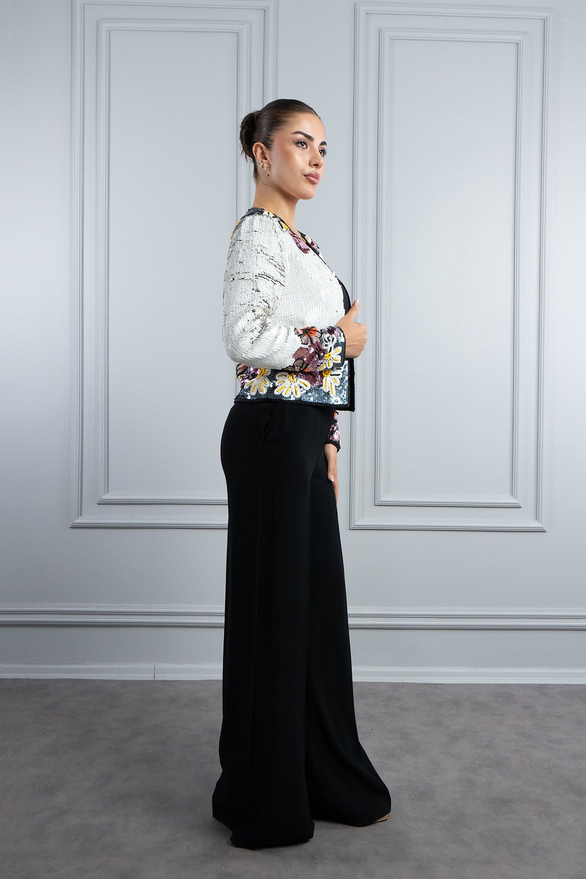 جاكيت بطبعة زهور مطرزة بالترتر من المجموعة الخاصة