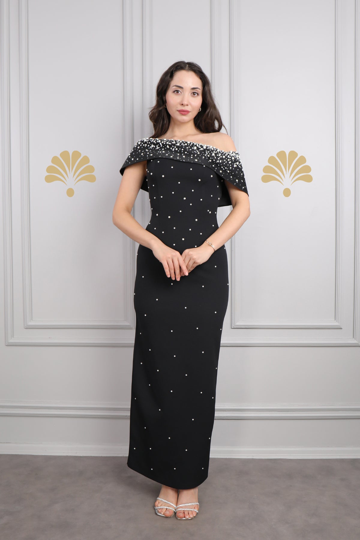 فستان سهرة مكشوف الاكتاف مطرز باللؤلؤ -اسود