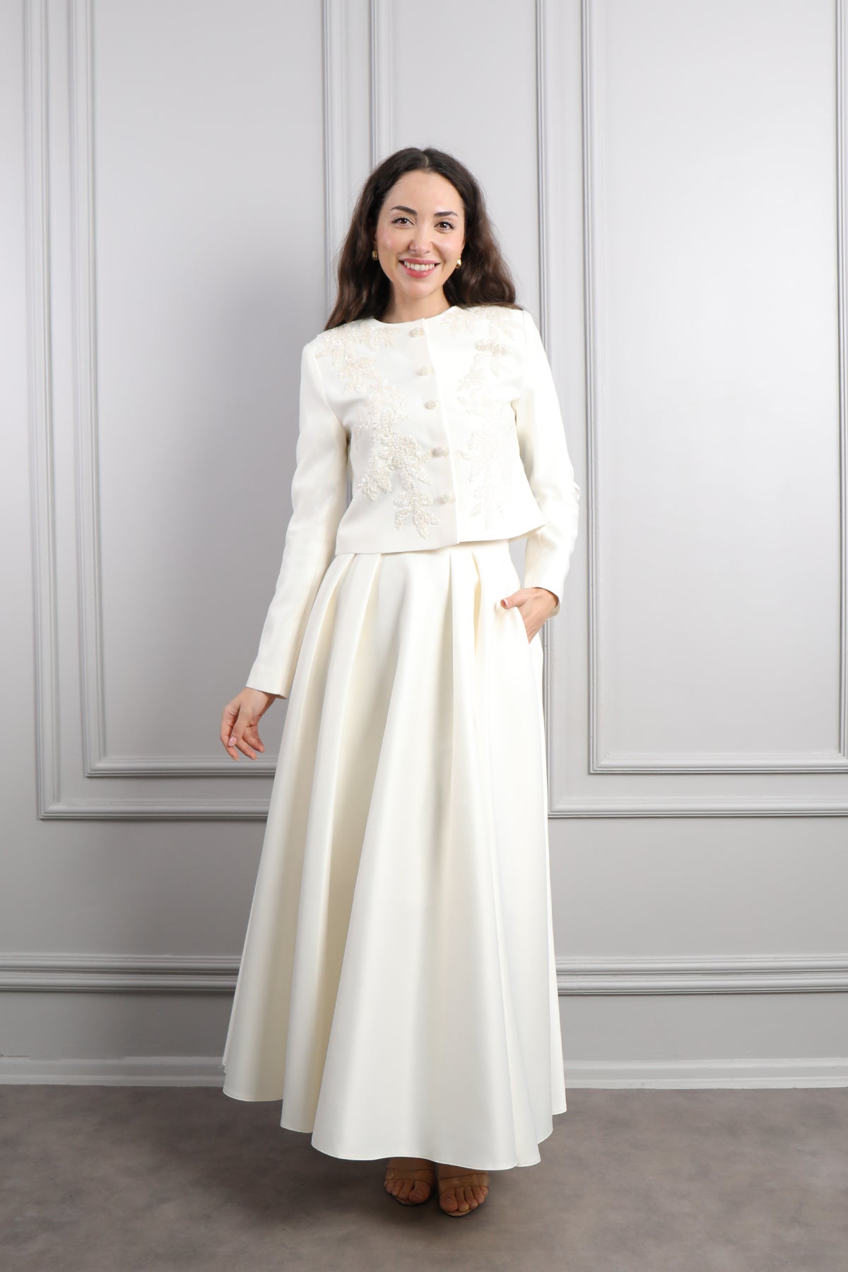 طقم تنورة وجاكيت بتطريزات خرزية -بمبي