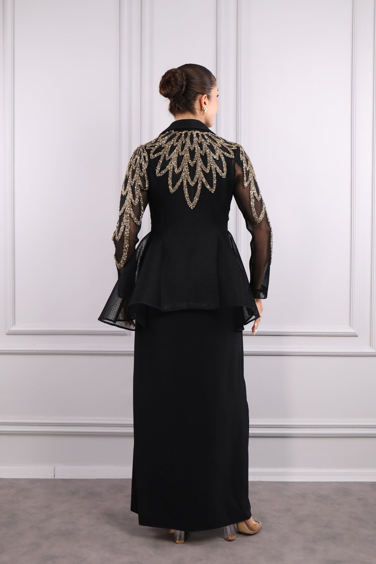 جاكيت بازرار امامية مطرز بالفصوص -اسود-ذهبي