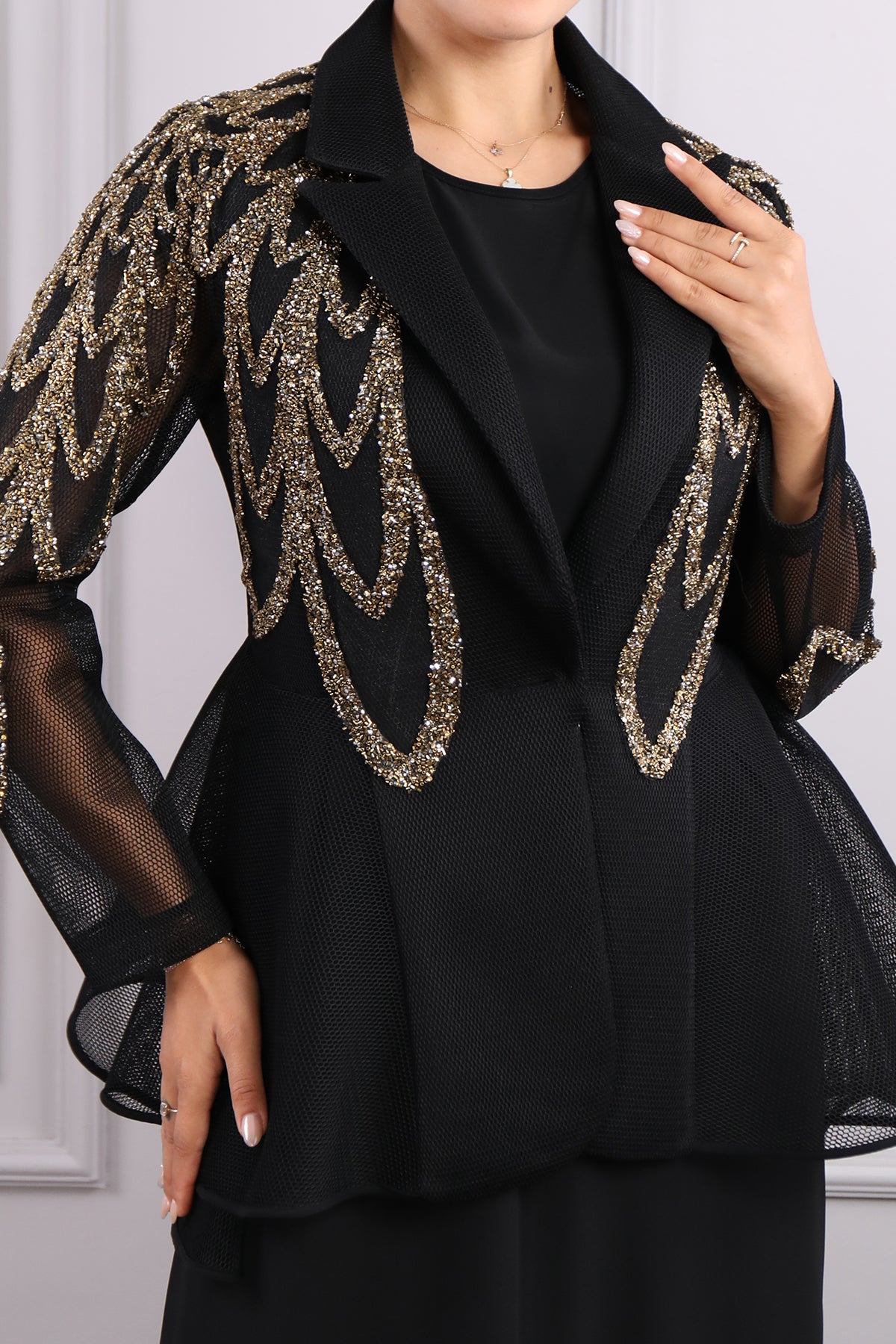 جاكيت بازرار امامية مطرز بالفصوص -اسود-ذهبي