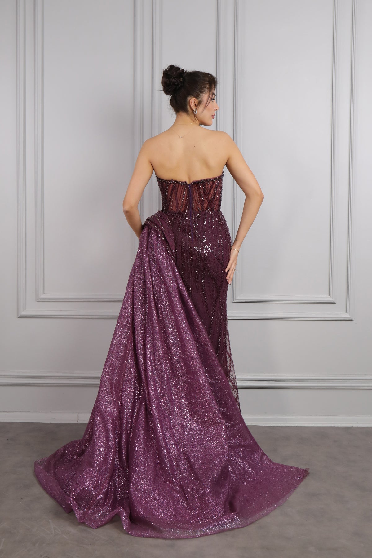 فستان سهرة سترابلس مطرز بالكريستالات من " المجموعة الخاصة" -عودي