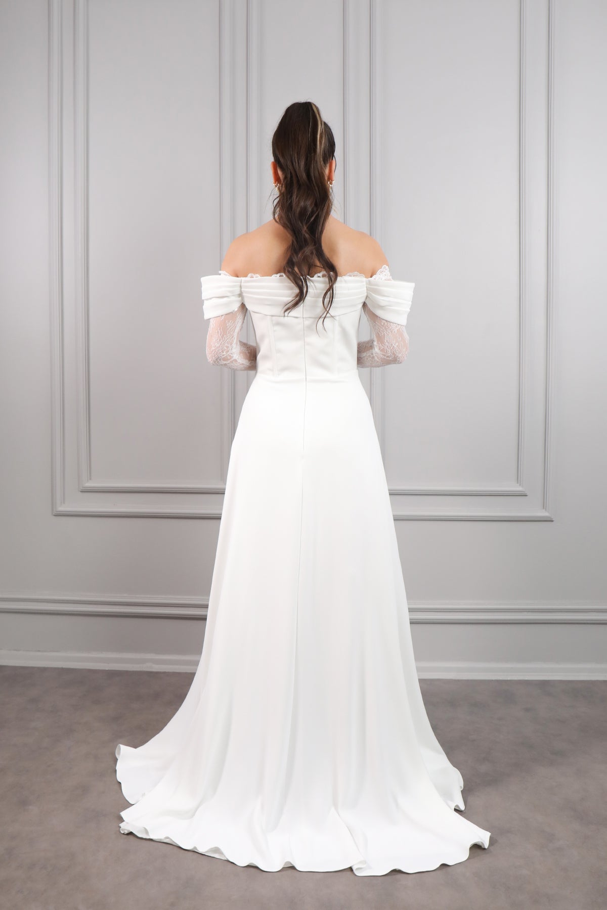 فستان سهرة مكشوف الاكتاف بتفاصيل دانتيليلة -ابيض