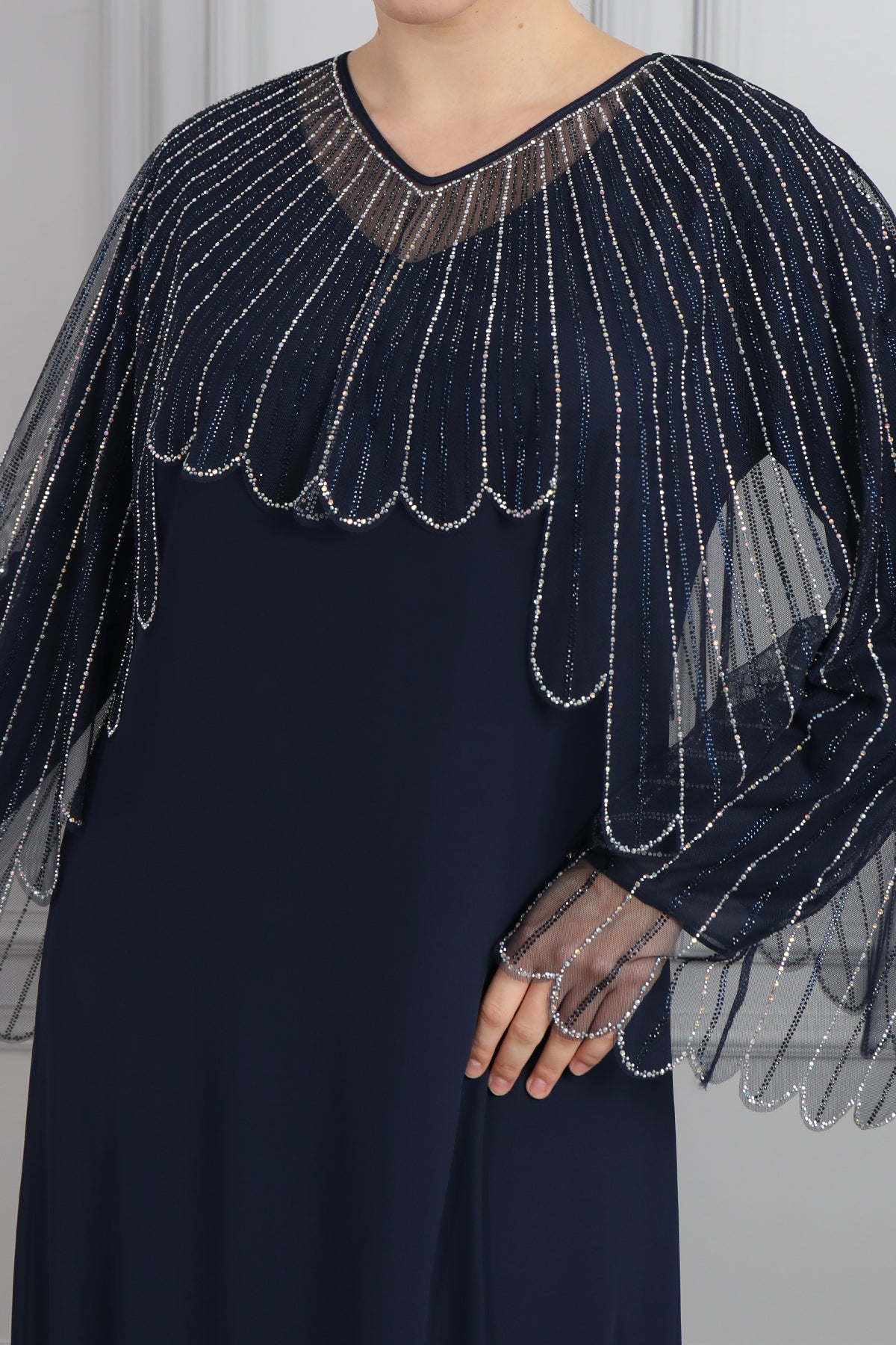 فستان مقاس كبير بالتول في الاعلى مزخرف بالفصوص -كحلي