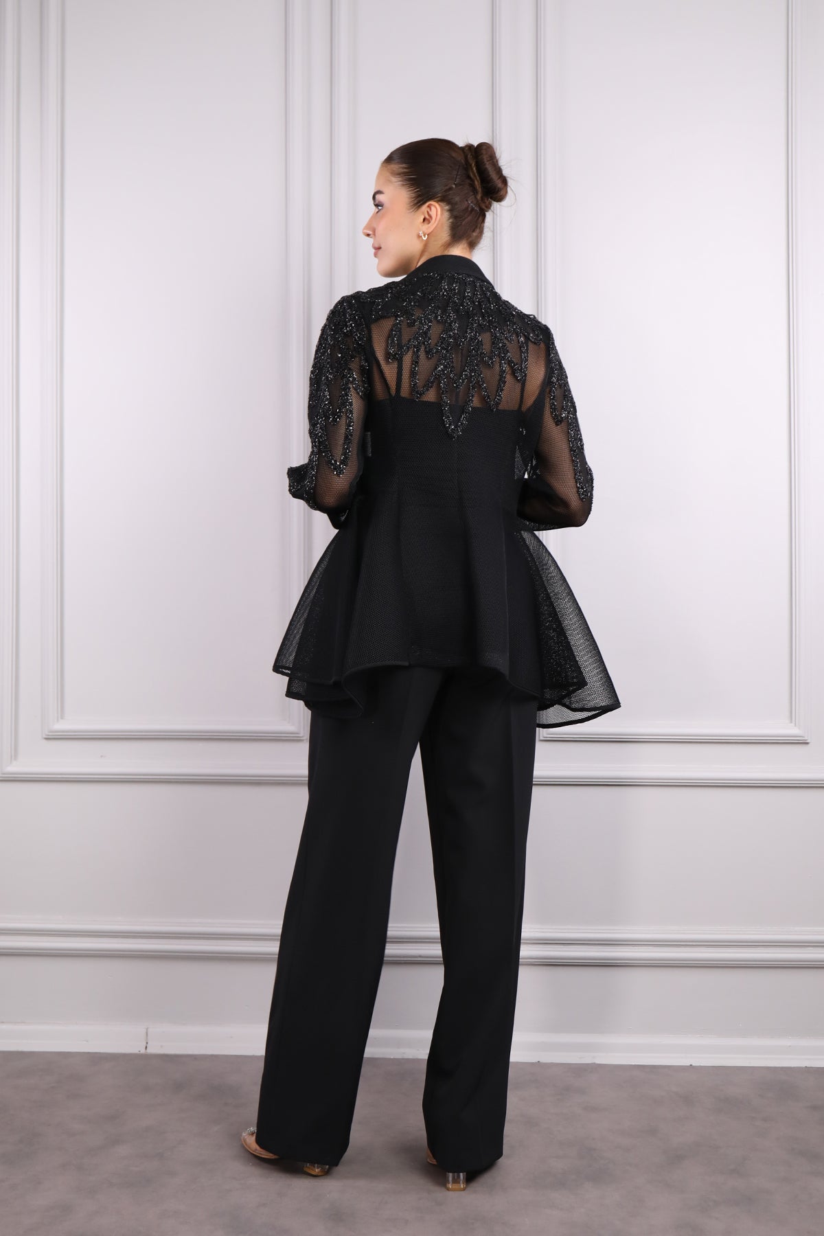 جاكيت بازرار امامية مطرز بالفصوص -اسود-اسود