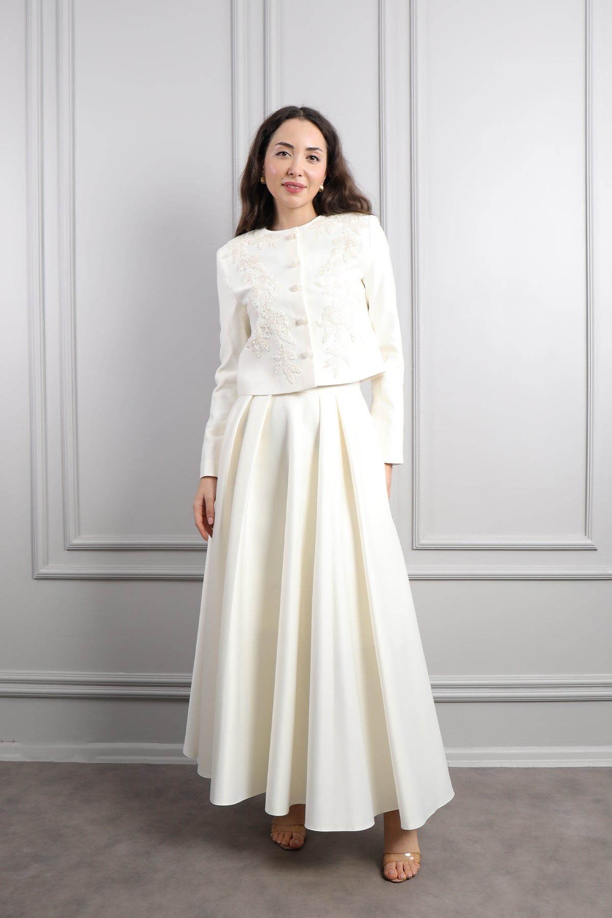 طقم تنورة وجاكيت بتطريزات خرزية -بمبي