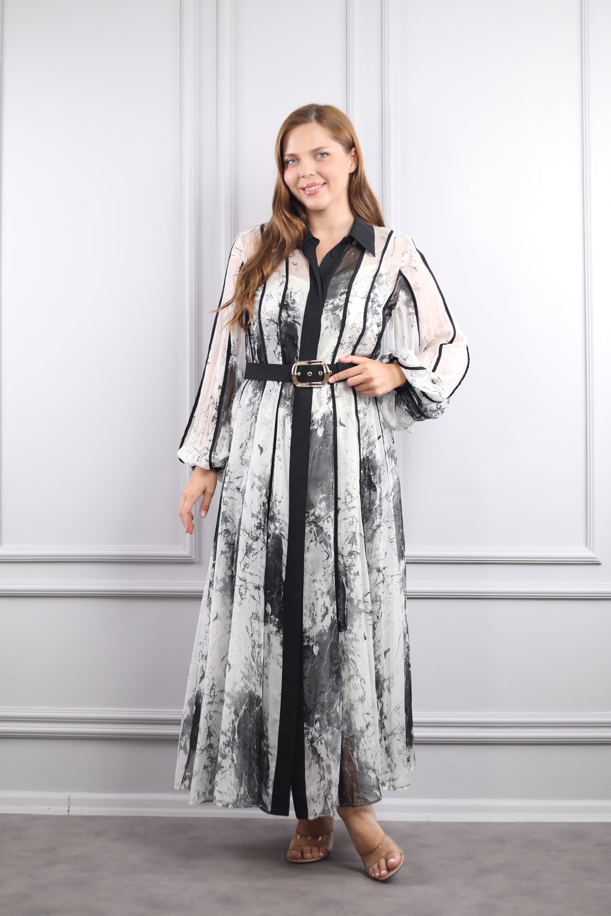 فستان شيفون مزخرف مقاس كبير بياقة قميص وحزام عند الخصر -اسود