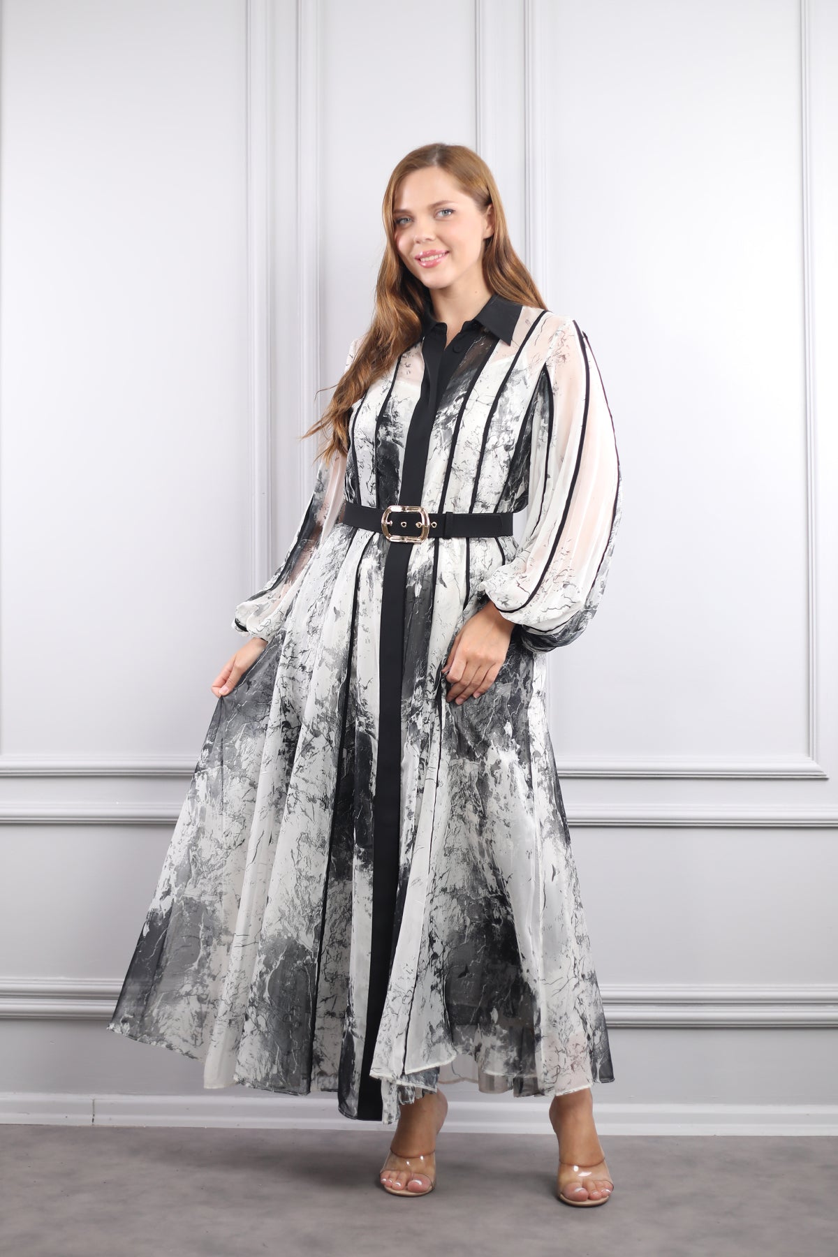 فستان شيفون مزخرف مقاس كبير بياقة قميص وحزام عند الخصر -اسود