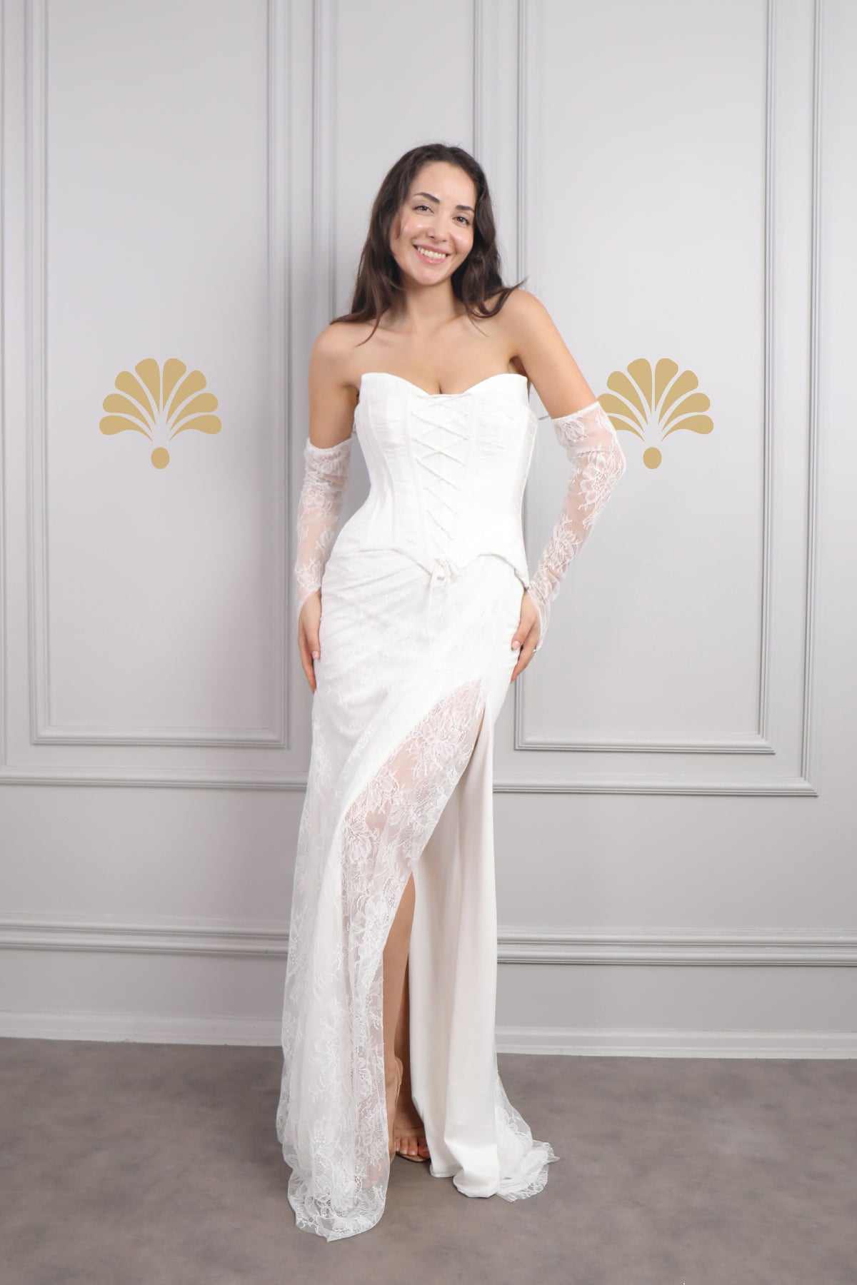 فستان سهرة دانتيل سترابلس بتفاصيل ربط امامية وقفازات -ابيض