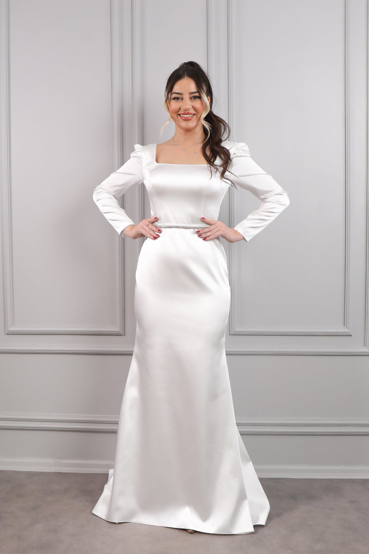 فستان سهرة ساتان بياقة مربعة وحزام عالخصر -ابيض