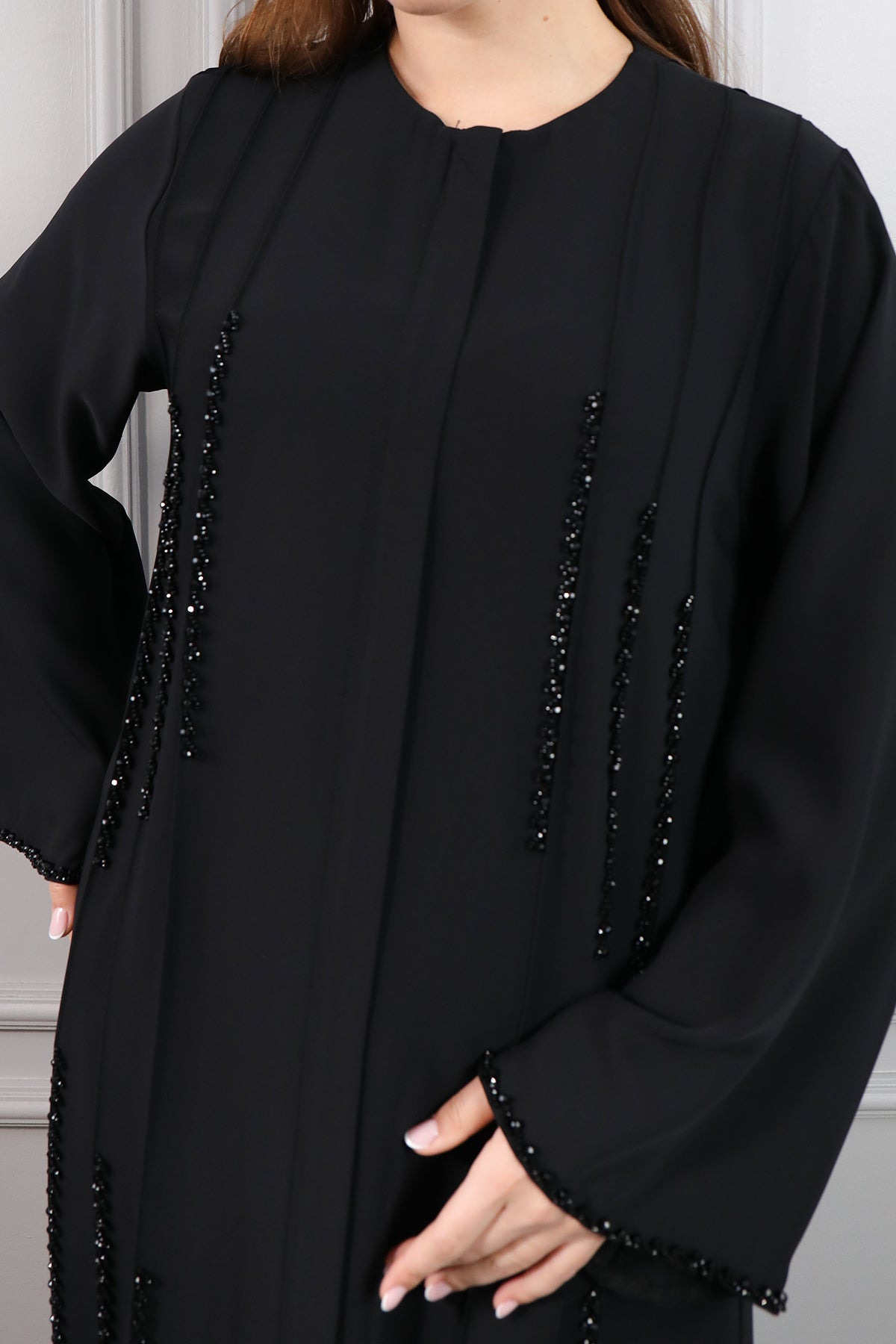 عباية بياقة دائرية بتطريزات خرزية مقاس كبير -اسود