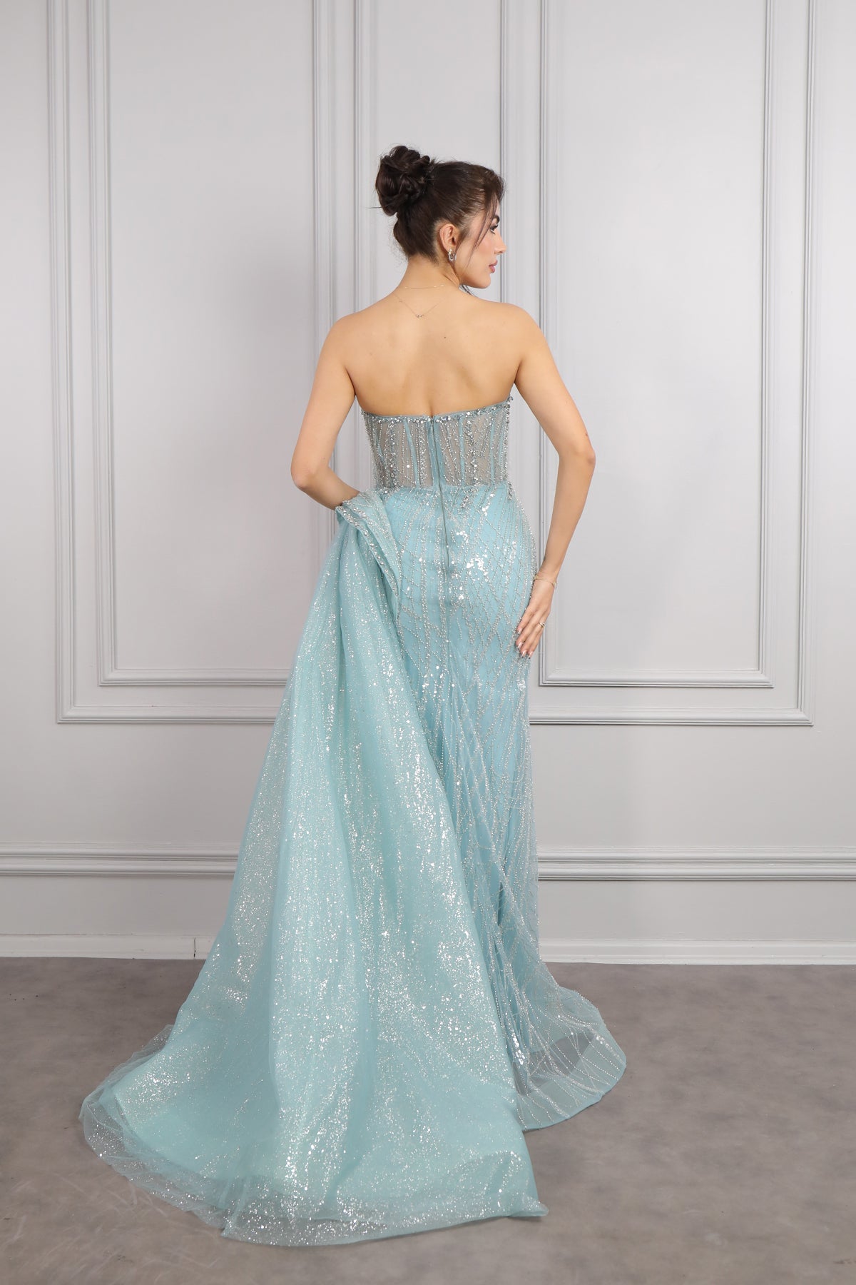 فستان سهرة سترابلس مطرز بالكريستالات من " المجموعة الخاصة" -نعناعي