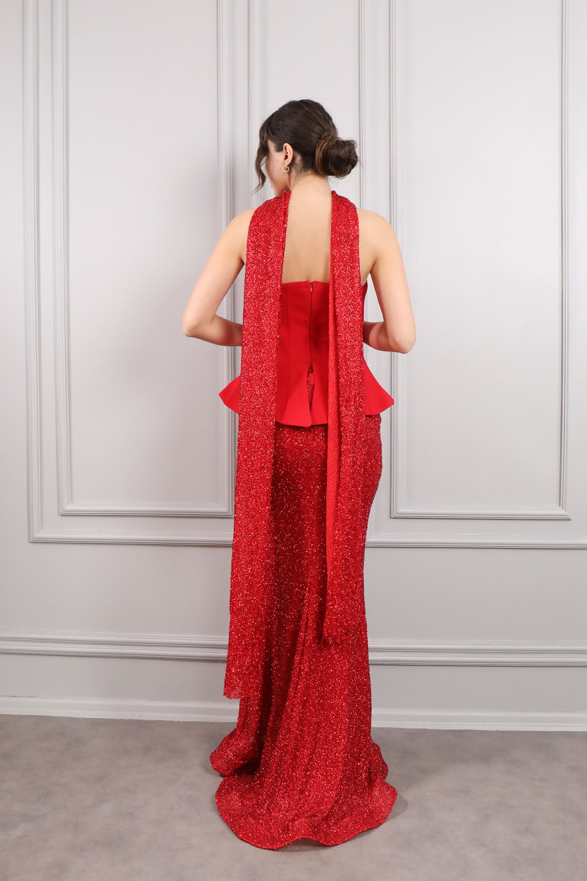 فستان سهرة سترابلس  بتطريز لامع مع وشاح -احمر