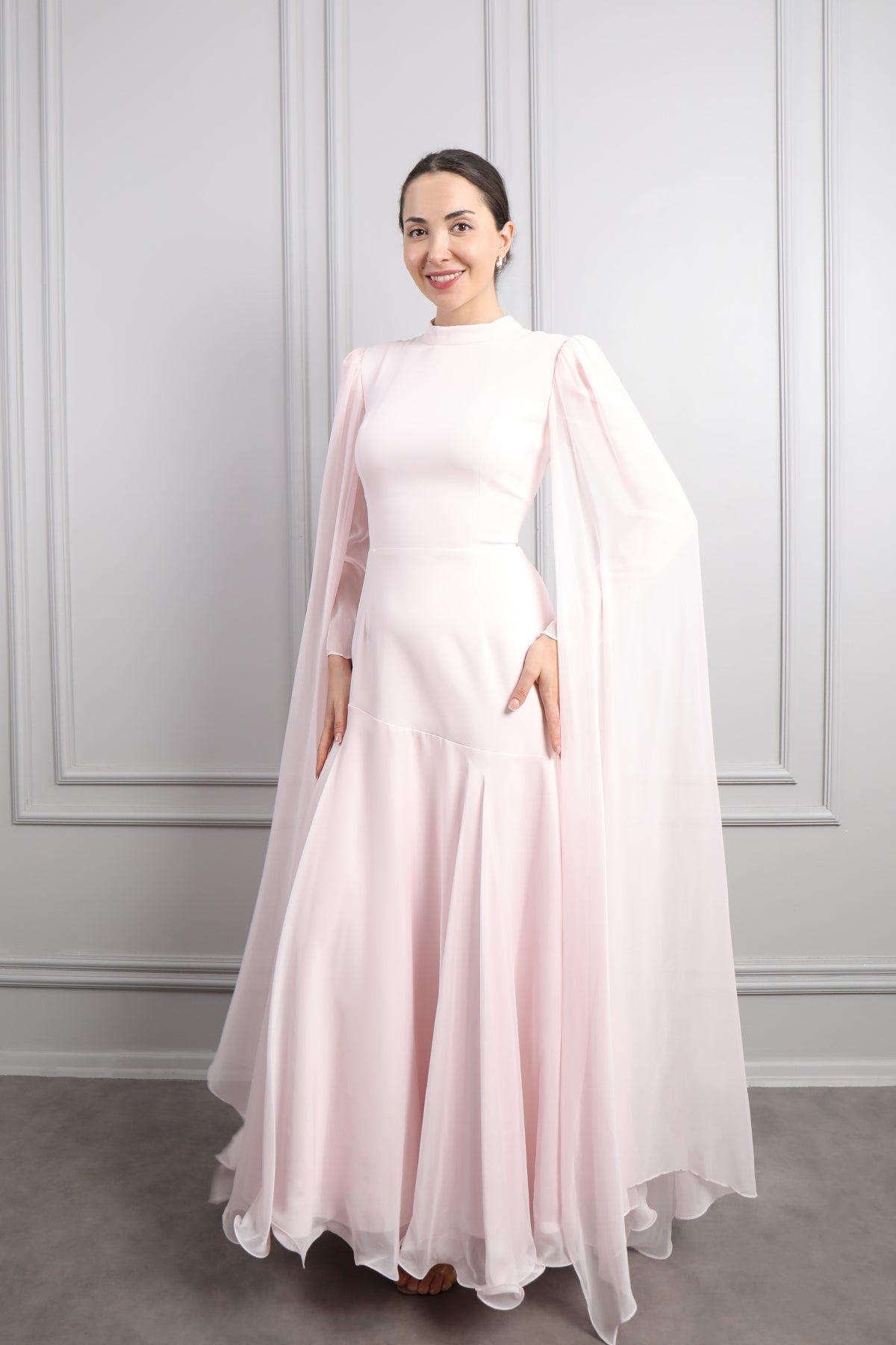 فستان خناقي بكايب من الاكتاف وتفاصيل ربط في الخلف -بمبي