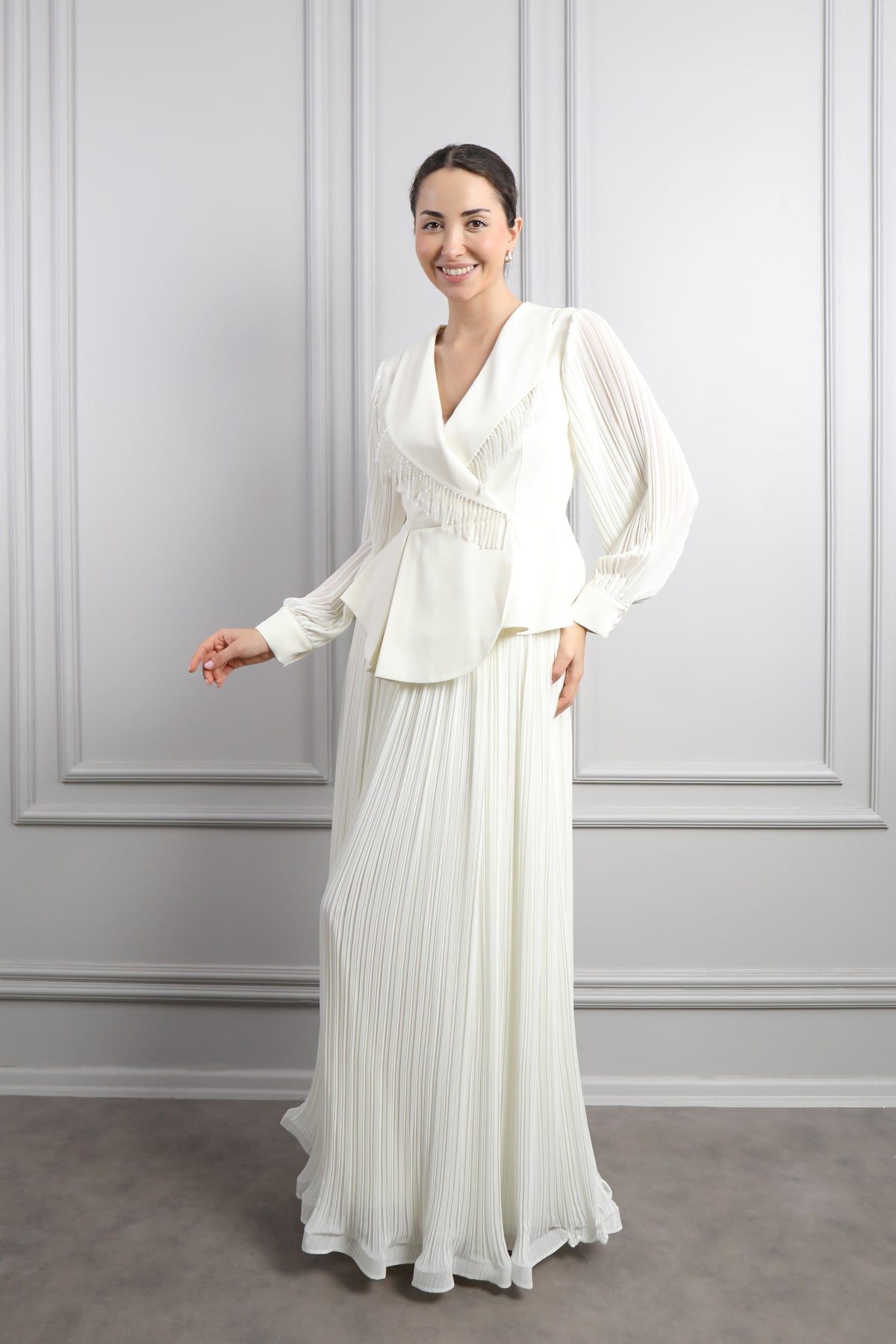 طقم تنورة وجاكيت مزين بالخرز -سكري