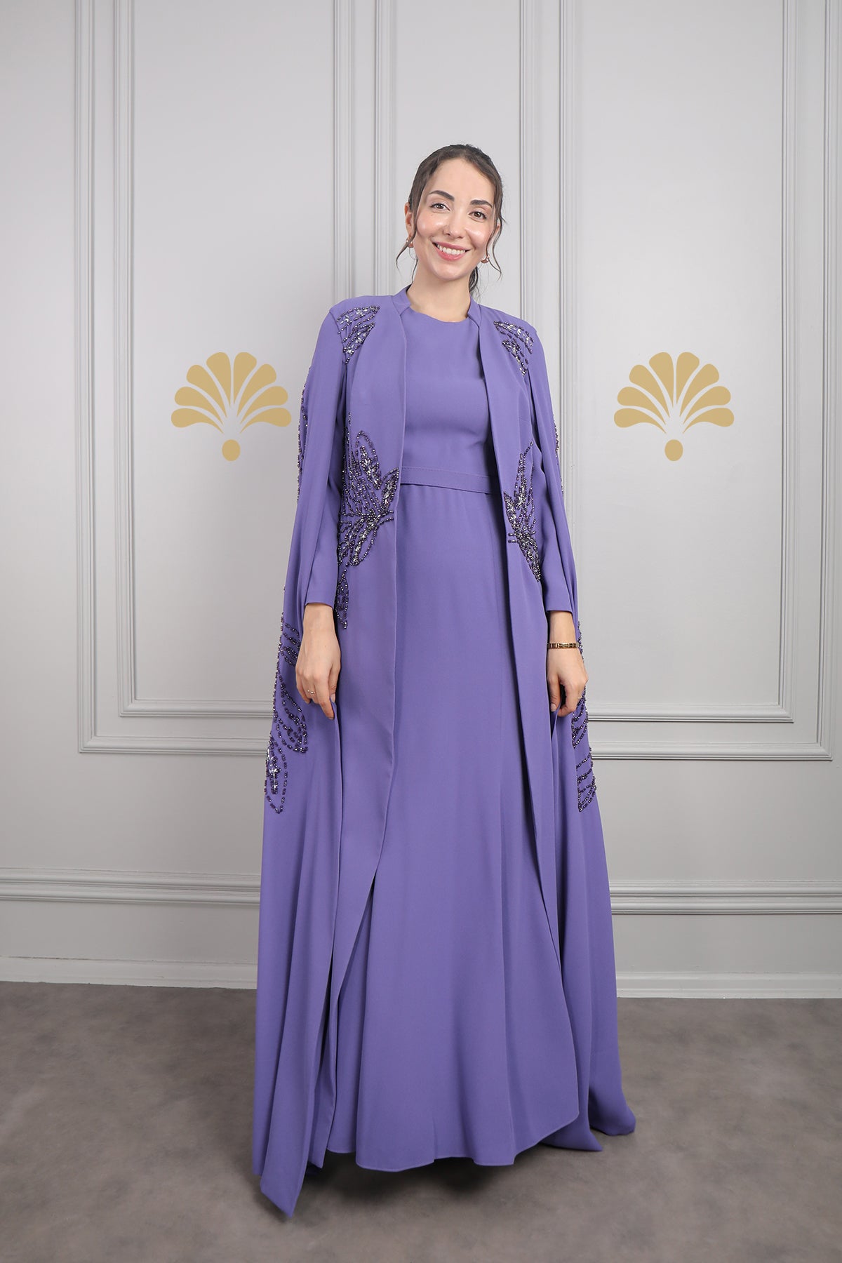 طقم قطعتين فستان وعباية بتطريزات خرزية -موفي