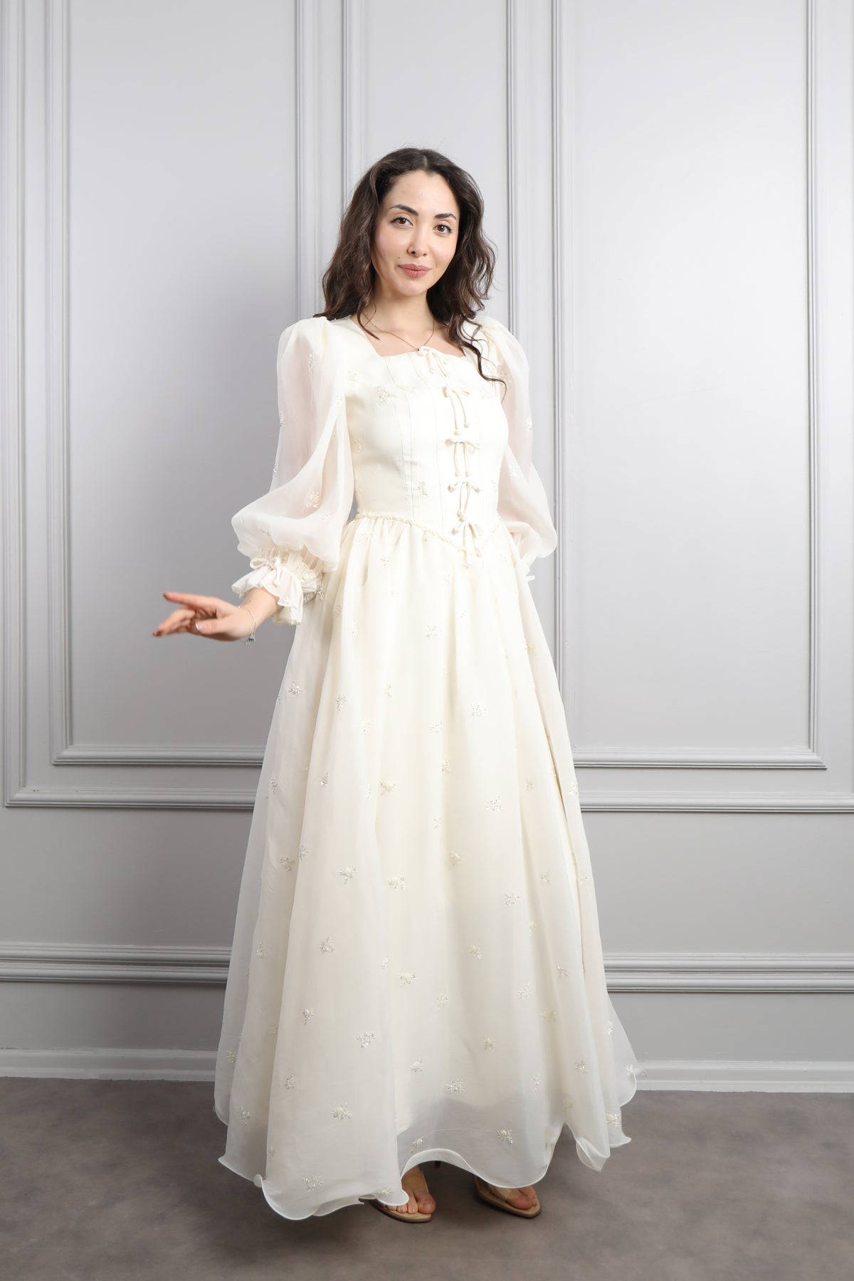 فستان شيفون بياقة مربعة وفيونكات امامية -سكري