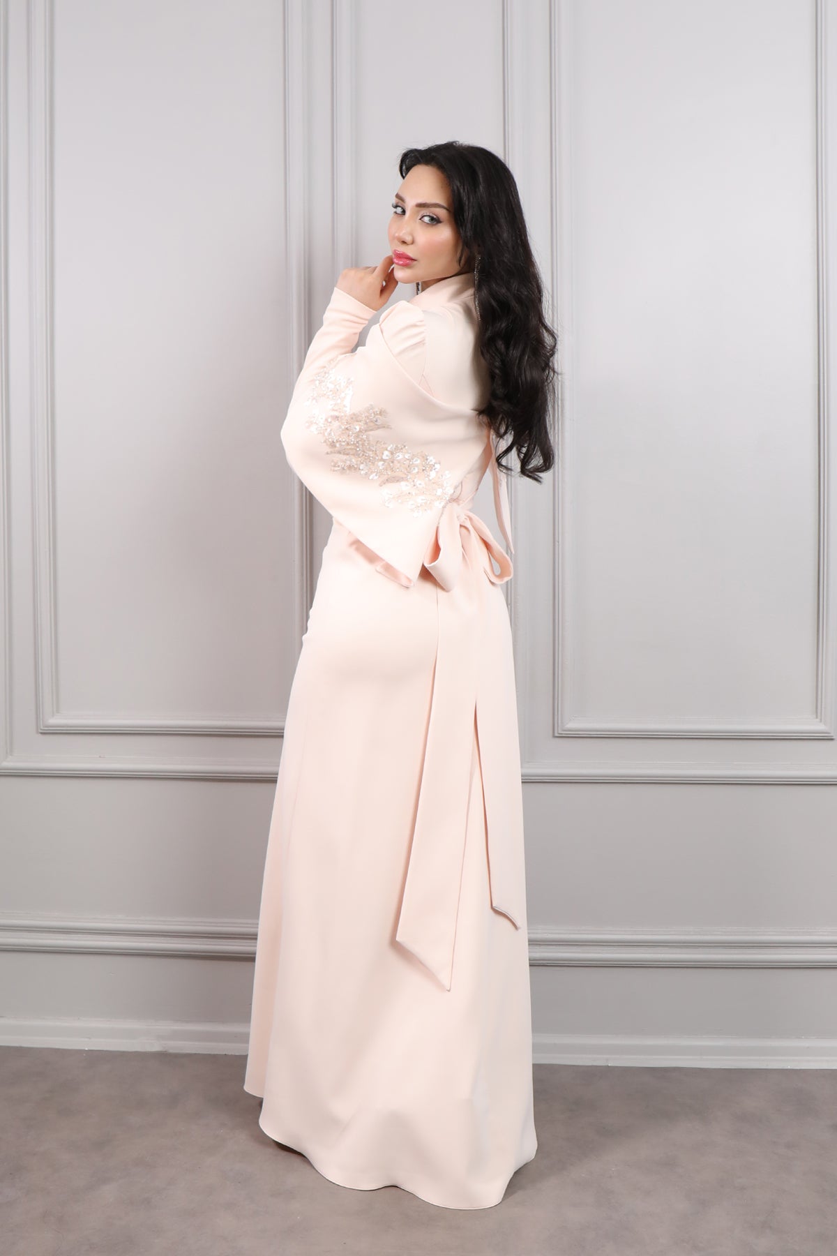 فستان سهرة للمحجبات بتطريزات خرزية -بمبي