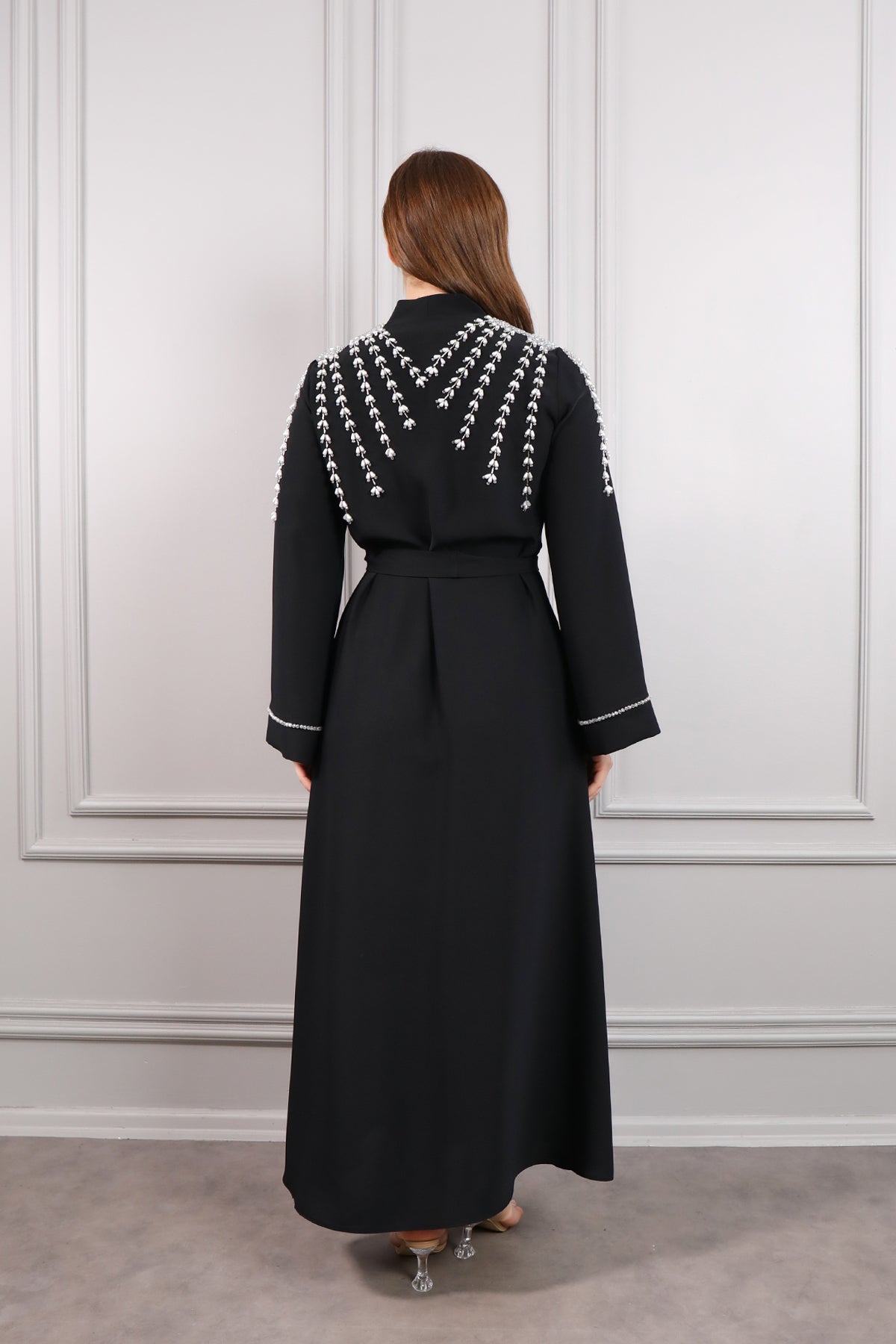 عباية بتطريزات كريستالية وحزام عالخصر -اسود