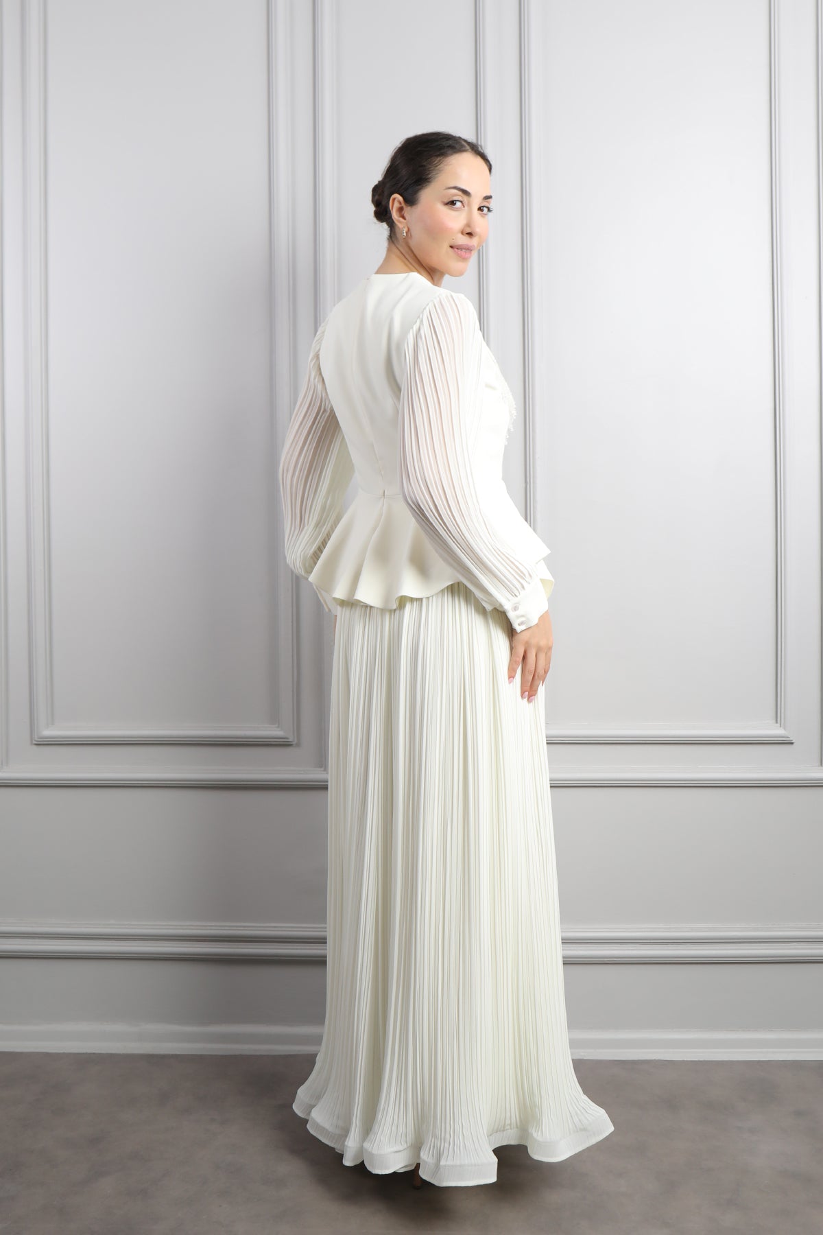 طقم تنورة وجاكيت مزين بالخرز -سكري