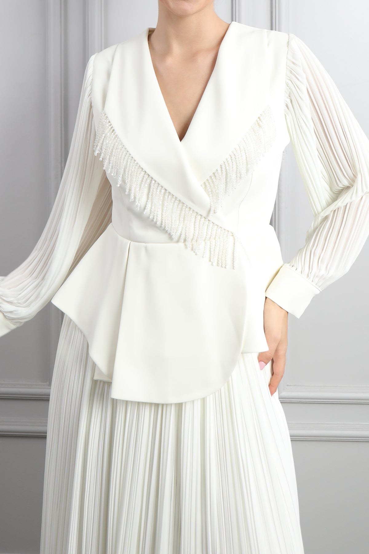 طقم تنورة وجاكيت مزين بالخرز -سكري