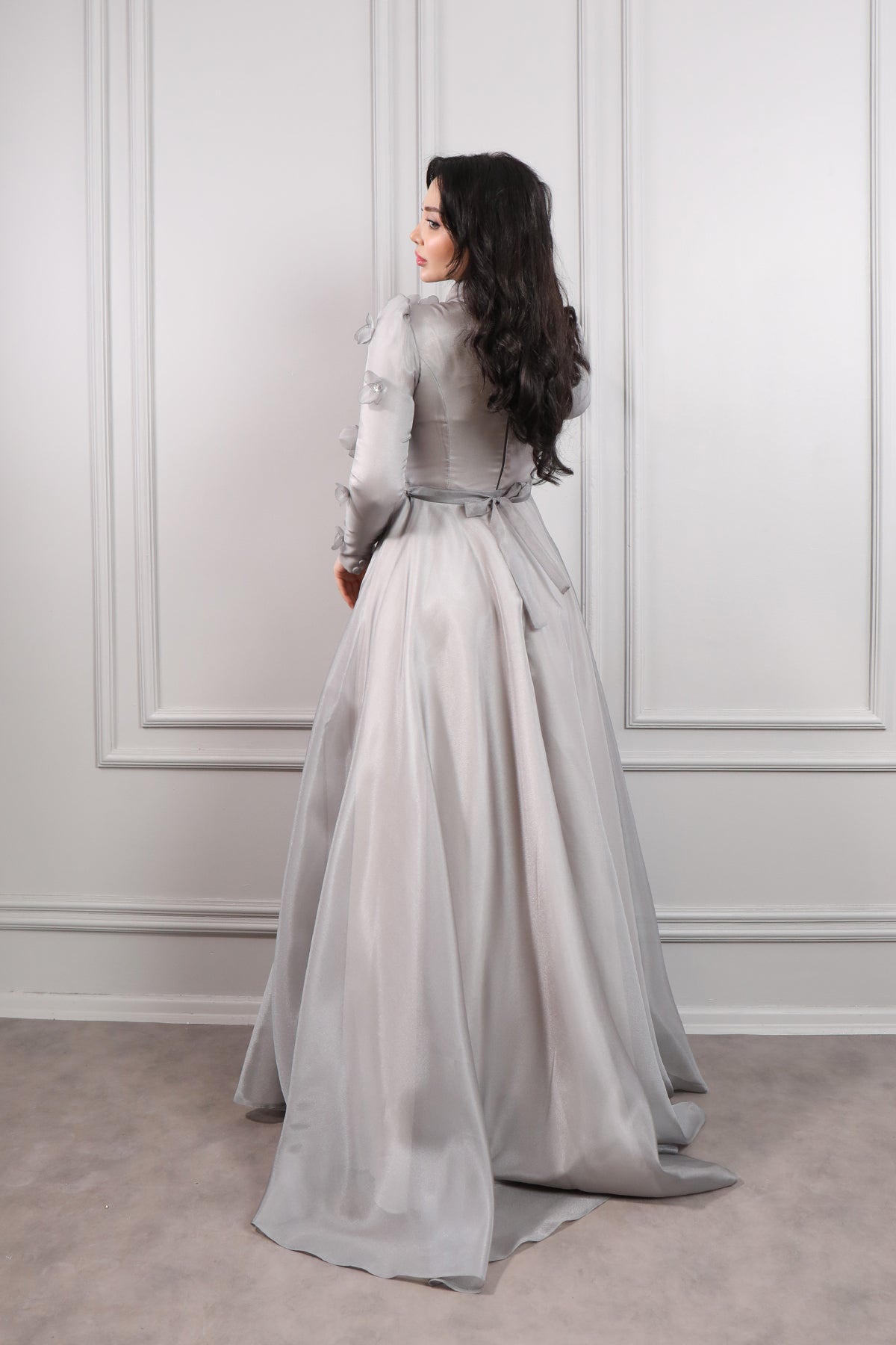 فستان سهرة شيفون للمحجبات بتفاصيل زهور -رمادي