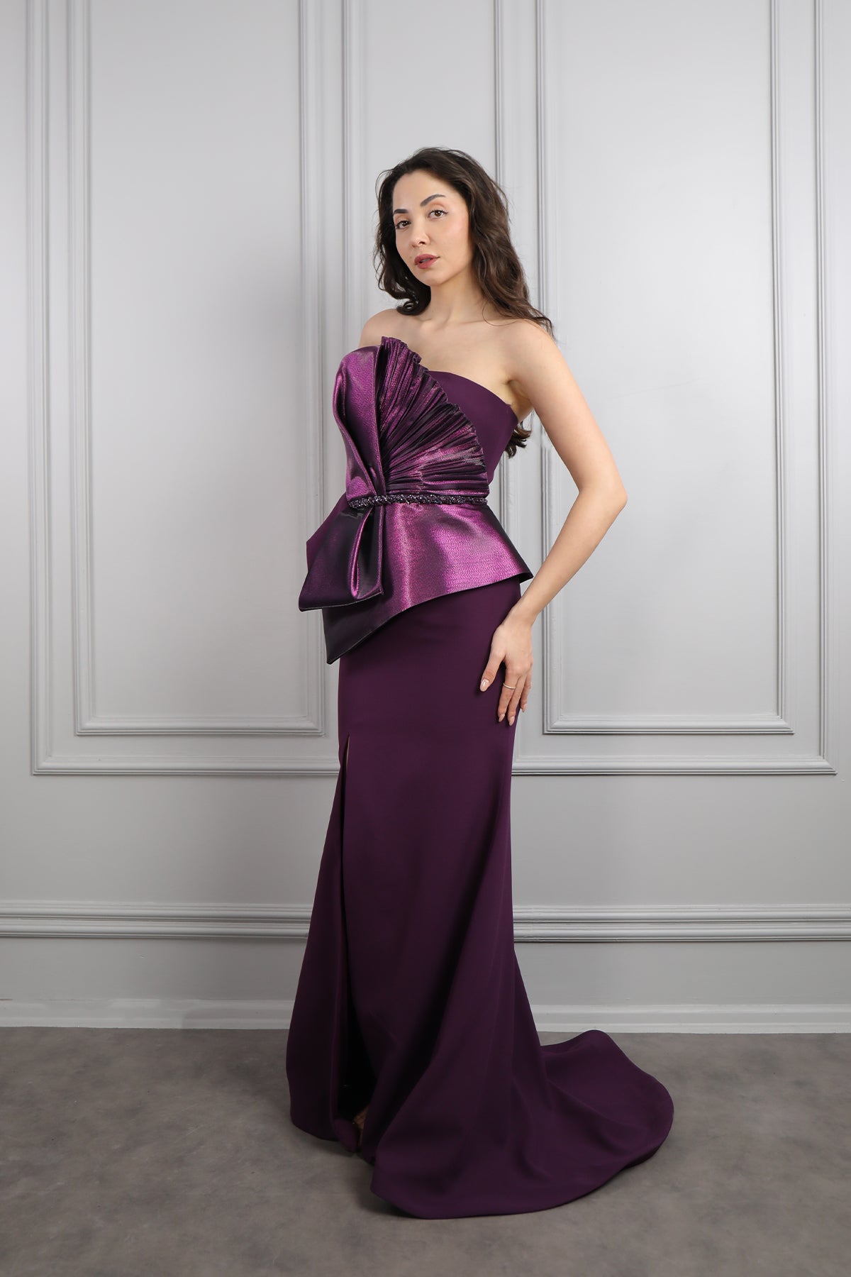 فستان سهرة سترابلس بتصميم فيونكة امامية وحزام لامع مقاس كبير- موفي