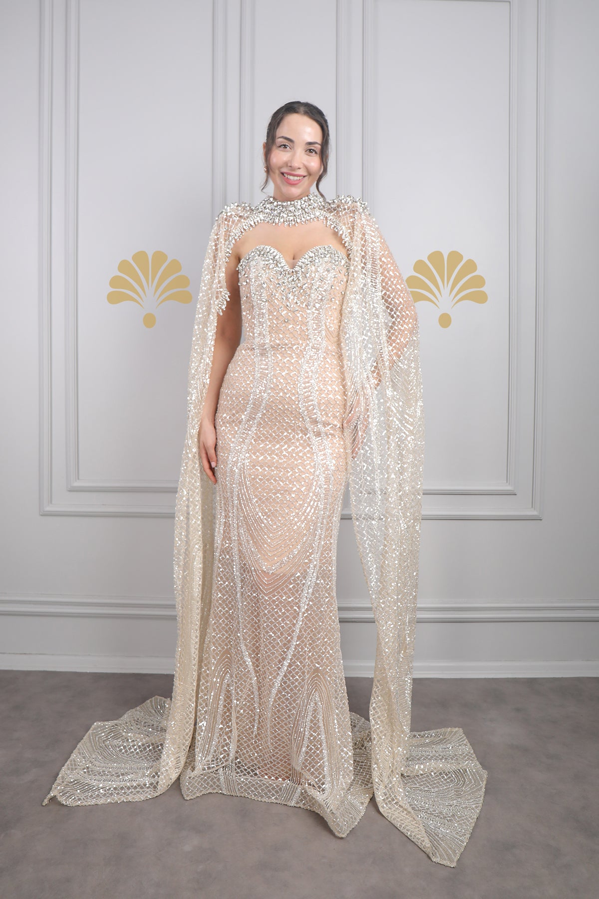 فستان سهرة سترابلس بتصميم عباءة مطرز بالكامل من "المجموعة الخاصة" -بيج