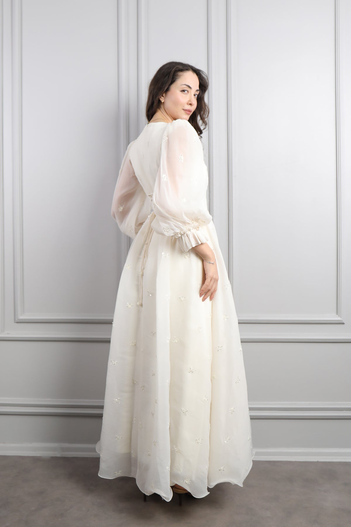 فستان شيفون بياقة مربعة وفيونكات امامية -سكري