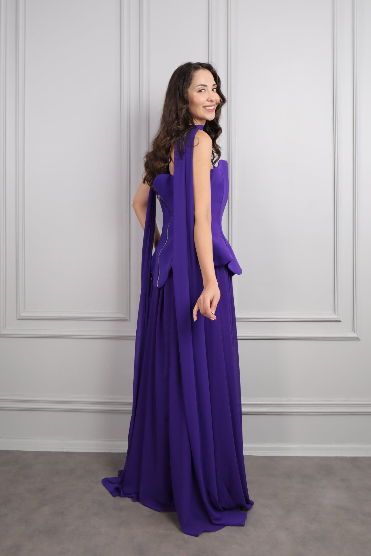 فستان سهرة سترابلس بتفاصيل كورسيه وتنورة شيفون -موفي