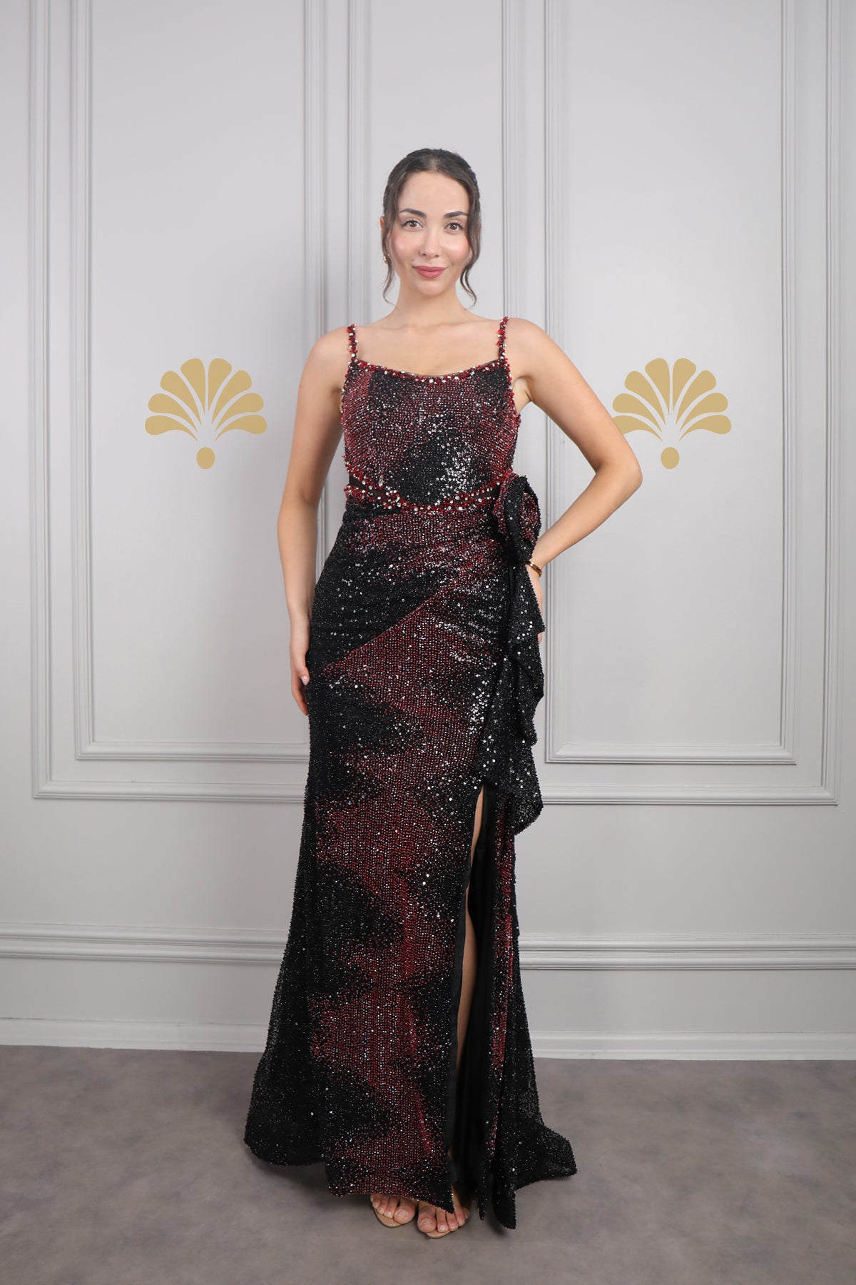 فستان سهرة بحمالات رفيعة وزينة زهرة عالخصر مطرز بالترتر من "المجموعة الخاصة" -احمر