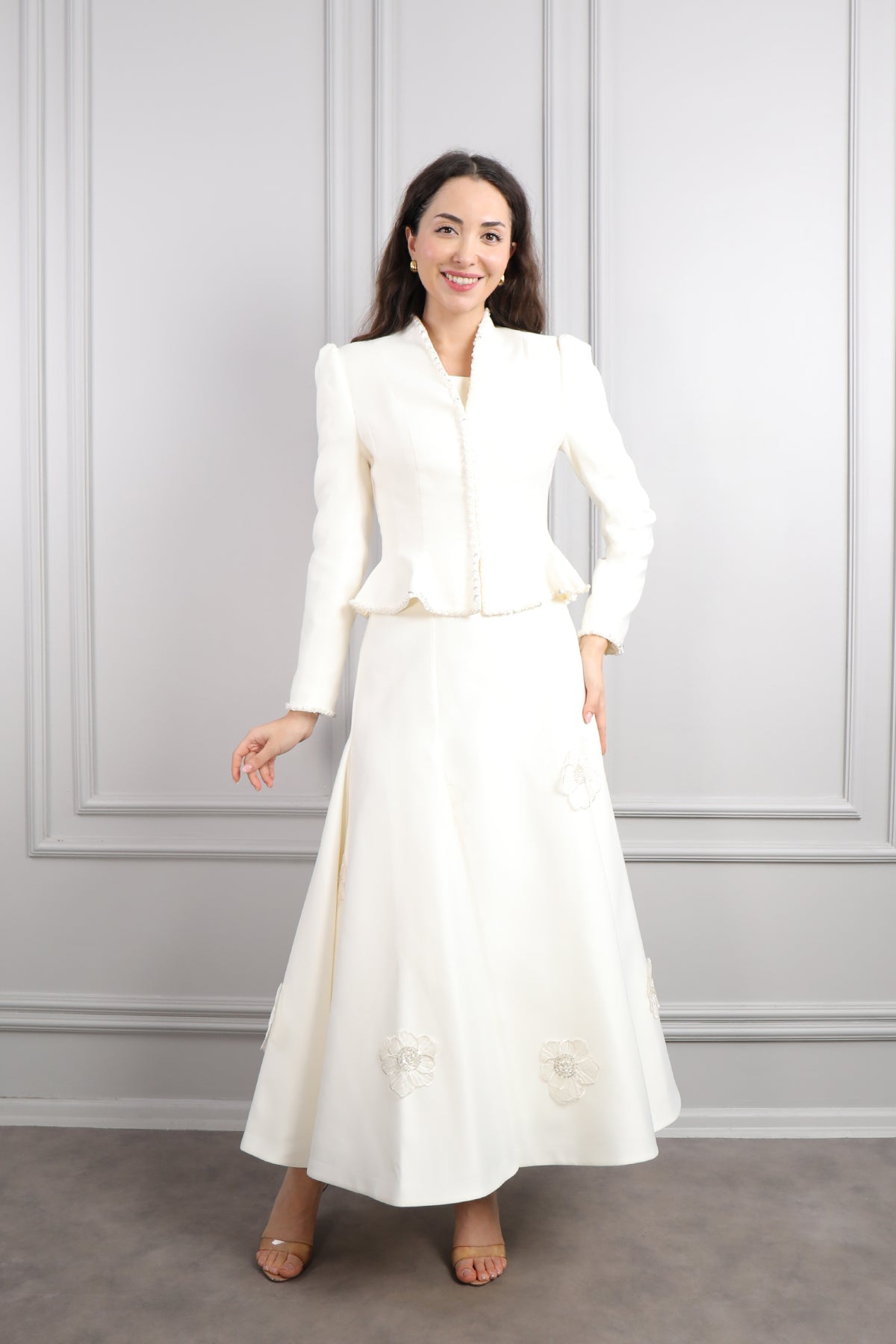 طقم فستان وجاكيت مزين بالخرز والورود -سكري