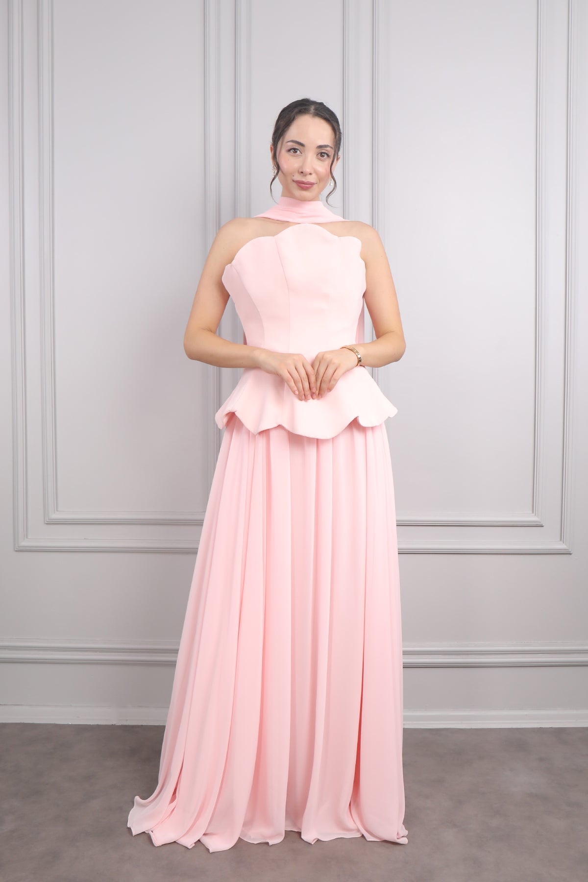 فستان سهرة سترابلس بتفاصيل كورسيه وتنورة شيفون -بمبي