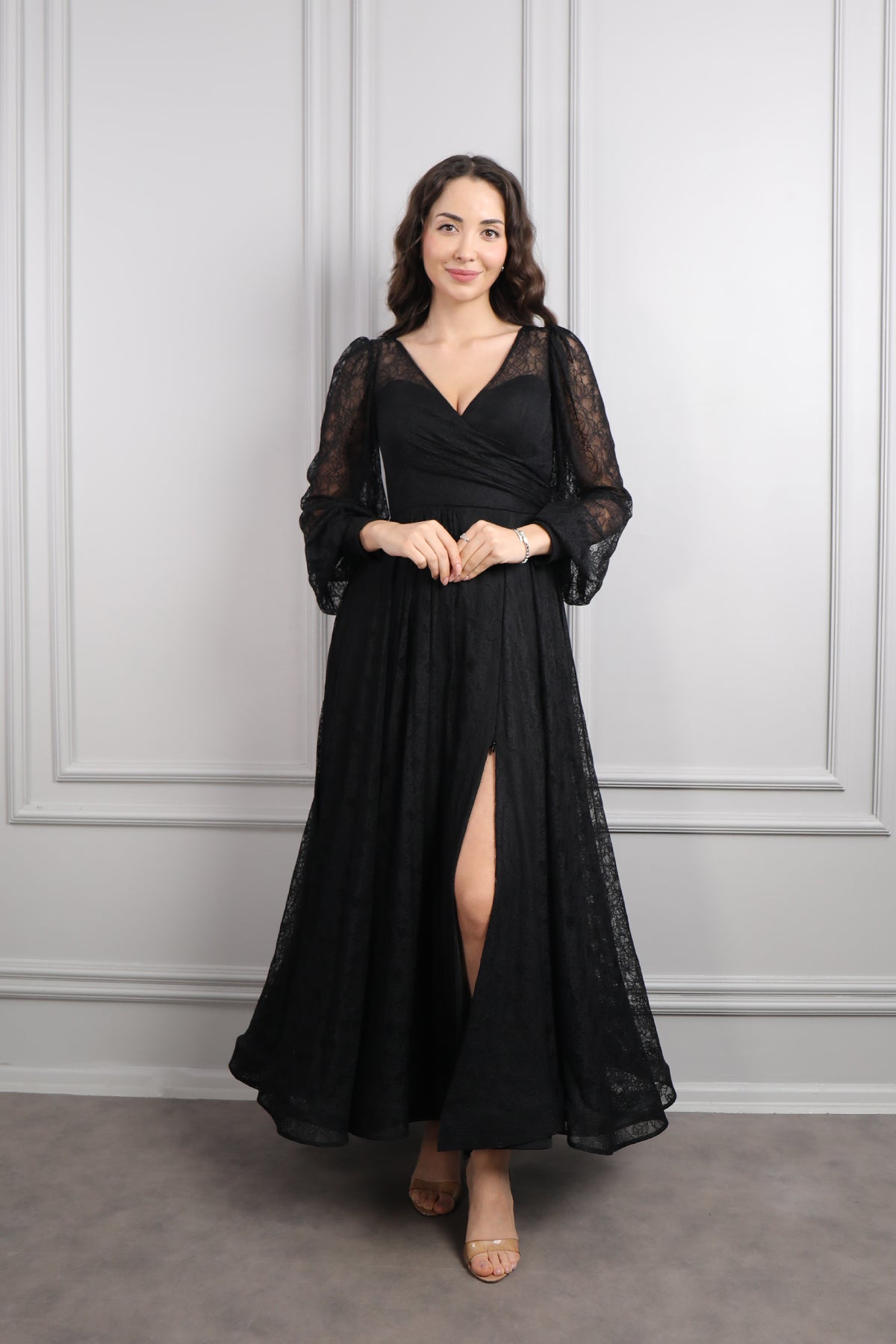 فستان سهرة دانتيل بياقة مثلثة واكمام واسعة مقاس كبير -اسود