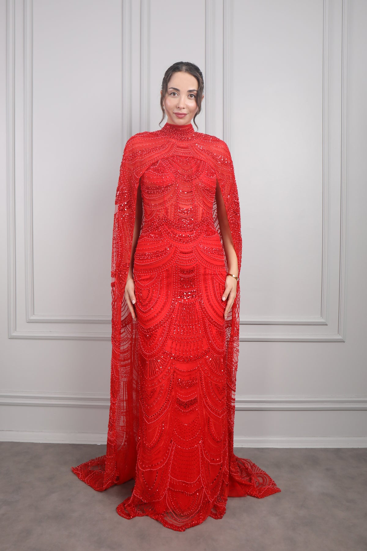 فستان سهرة سترابلس مطرز بالكامل مع عباءة طويلة من" المجموعة الخاصة" -احمر