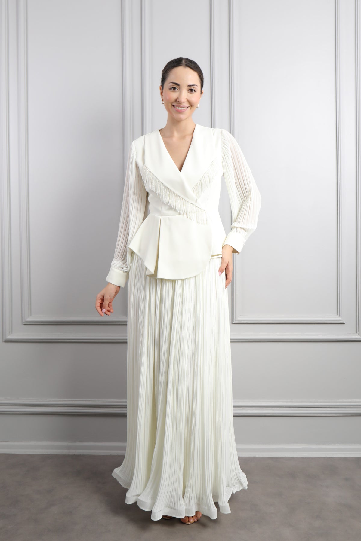 طقم تنورة وجاكيت مزين بالخرز -سكري