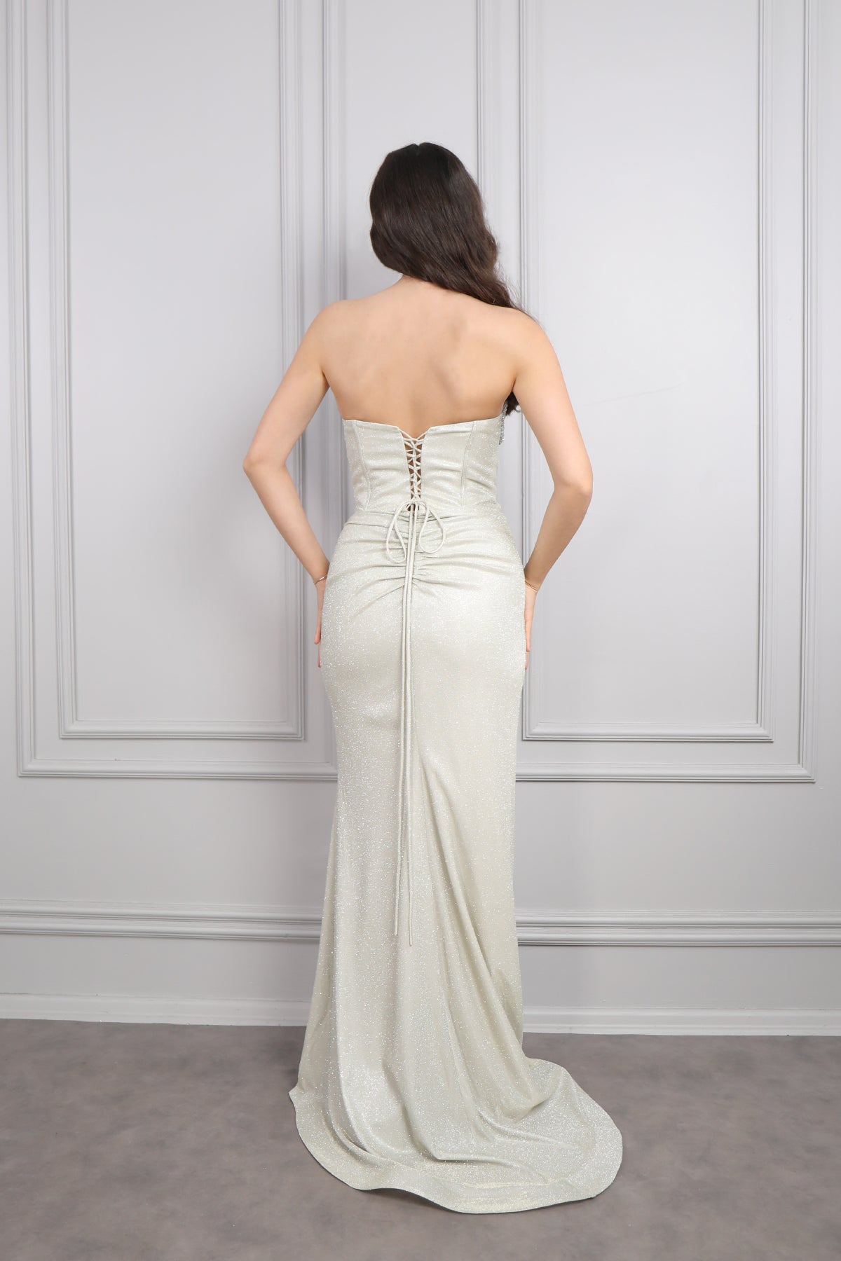 فستان سهرة لامع بتصميم كورسيه مطرز بالكريستالات -ذهبي