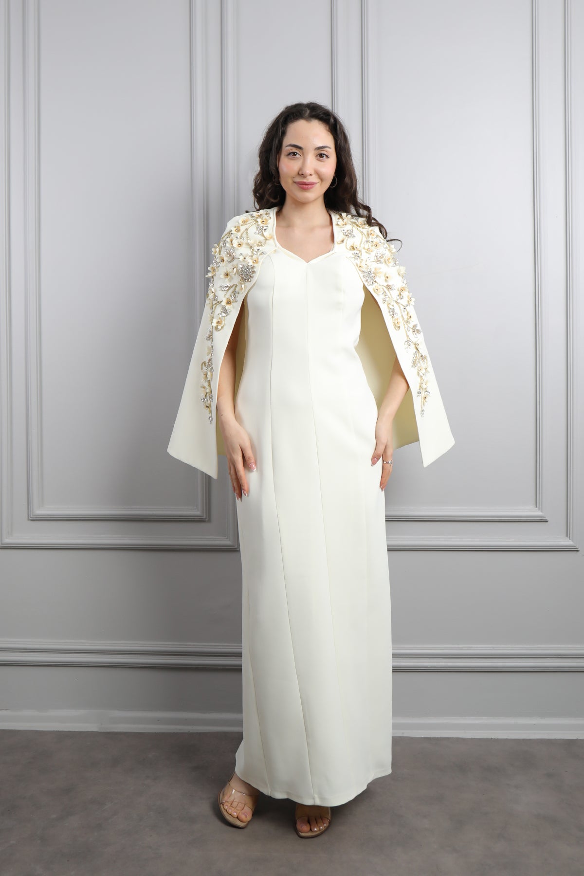 فستان سهرة بتفصيل كايب عالكتف بتطريزات كريستالية مقاس كبير -سكري