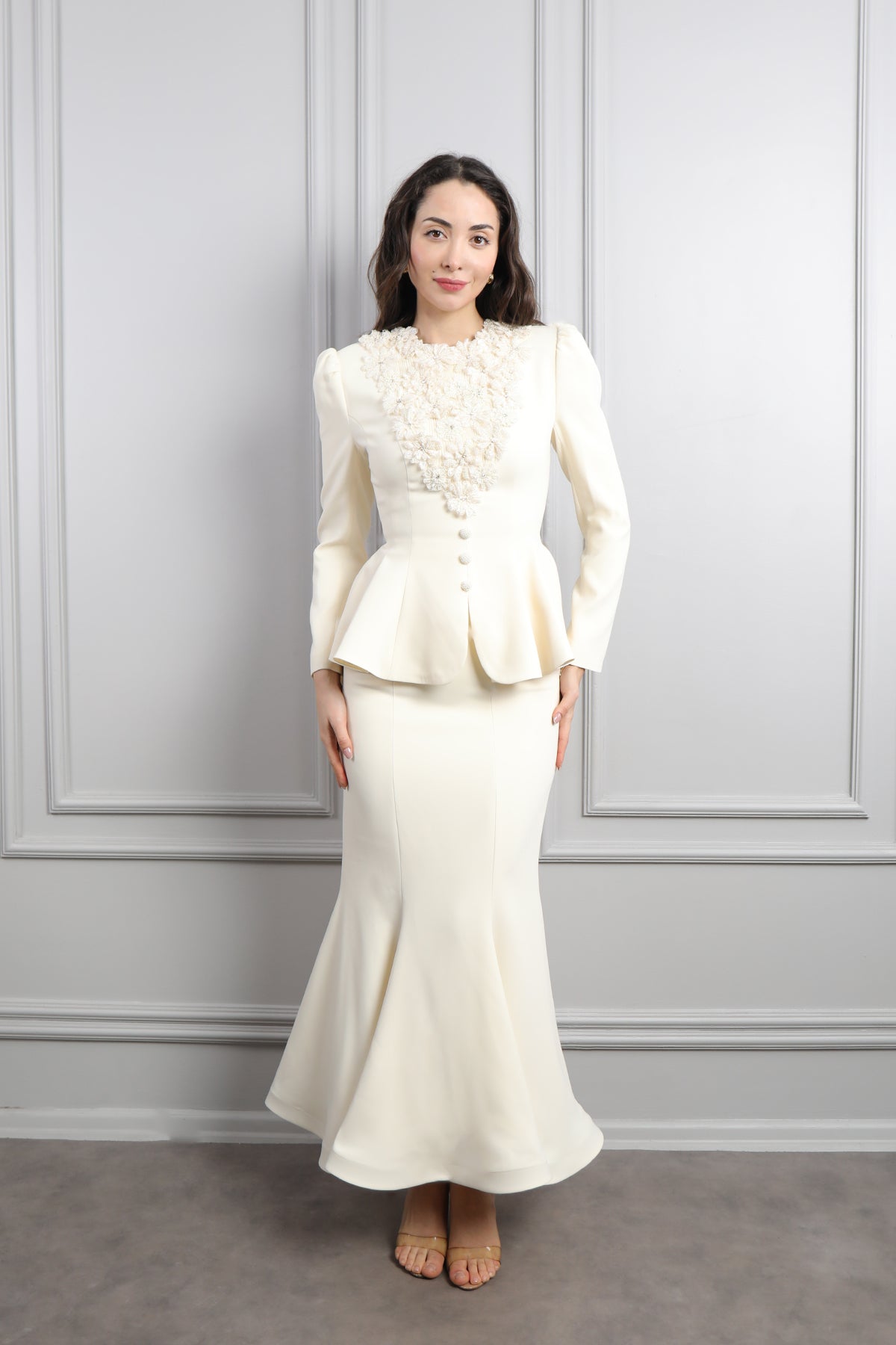 طقم تنورة وتوب رسمي مزين بالورود في الياقة -سكري