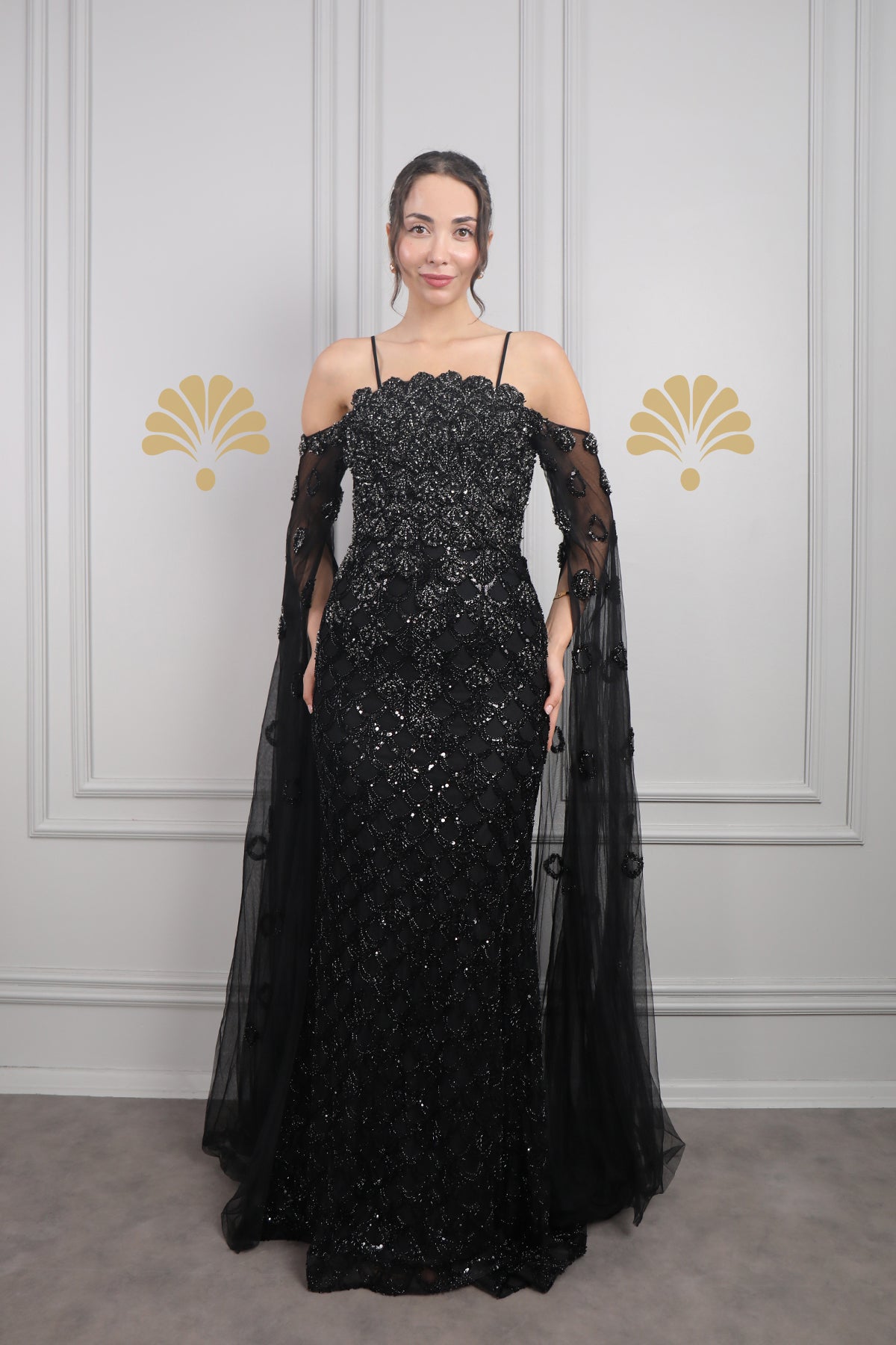 فستان سهرة مكشوف الاكتاف بحمالات رفيعة مطرز بالخرز بالكامل من "المجموعة الخاصة" -اسود